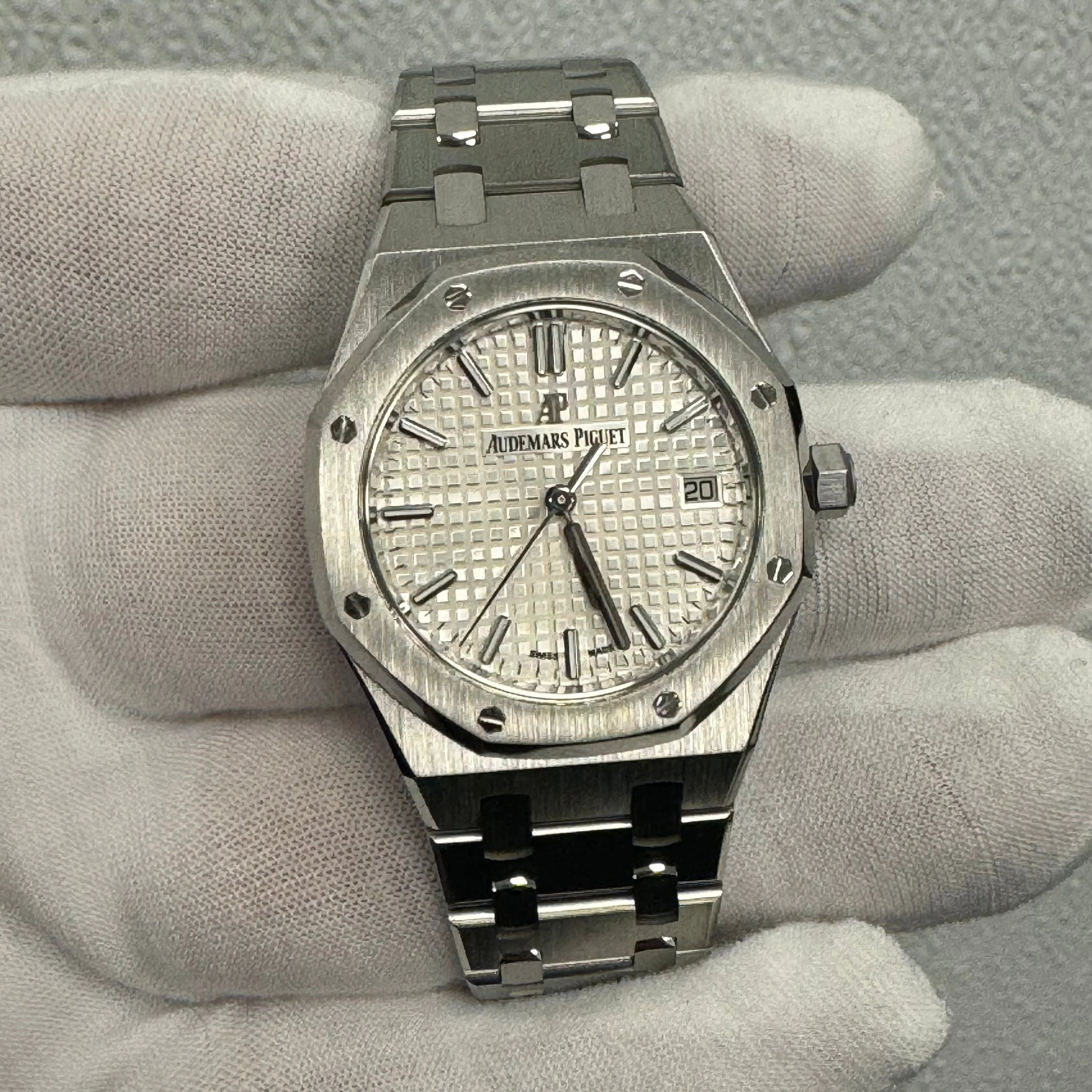 Audemars Piguet Royal Oak 34mm Silver Dial Watch Ref# 77350ST.OO.1261ST.01 - Image 2
