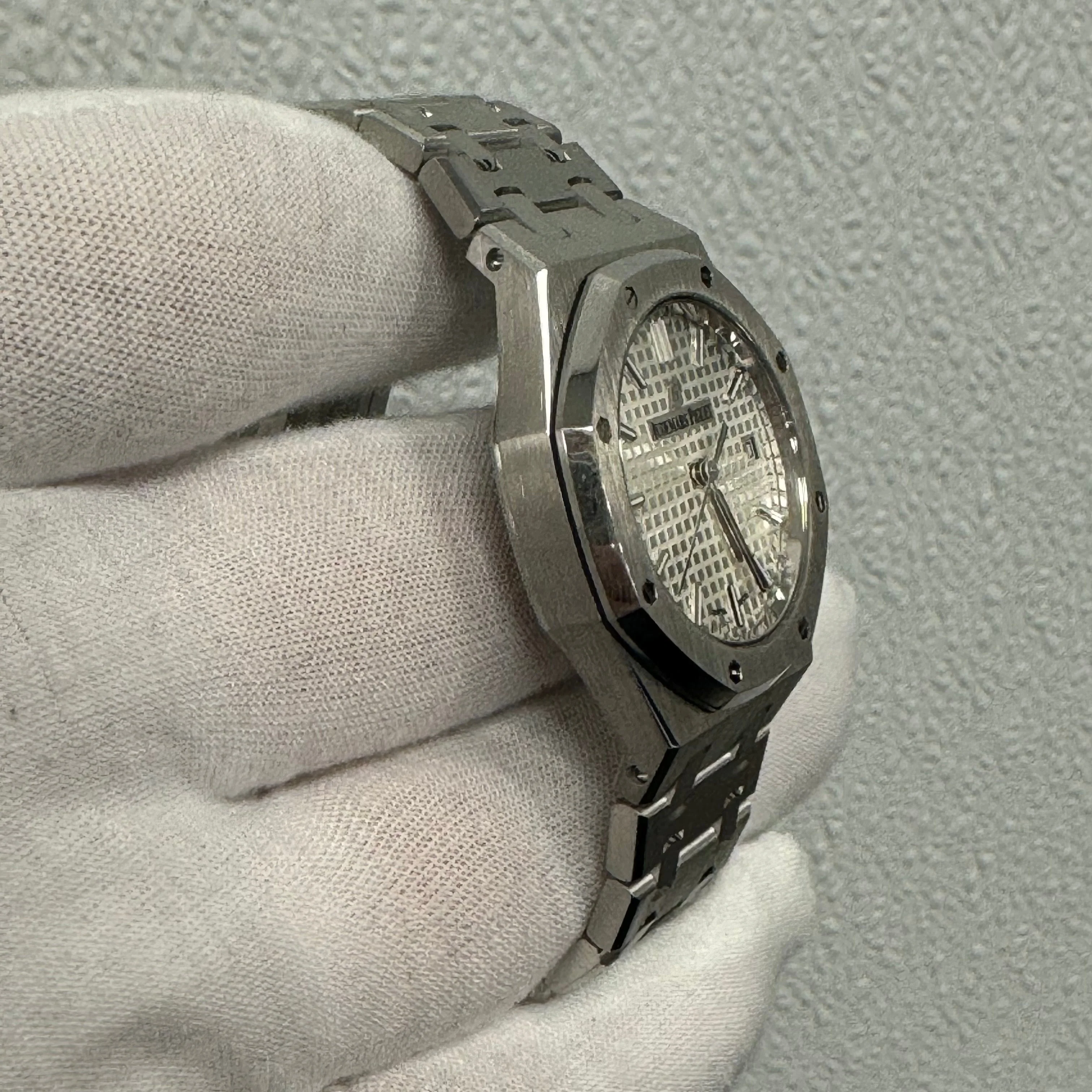 Audemars Piguet Royal Oak 34mm Silver Dial Watch Ref# 77350ST.OO.1261ST.01 - Image 3