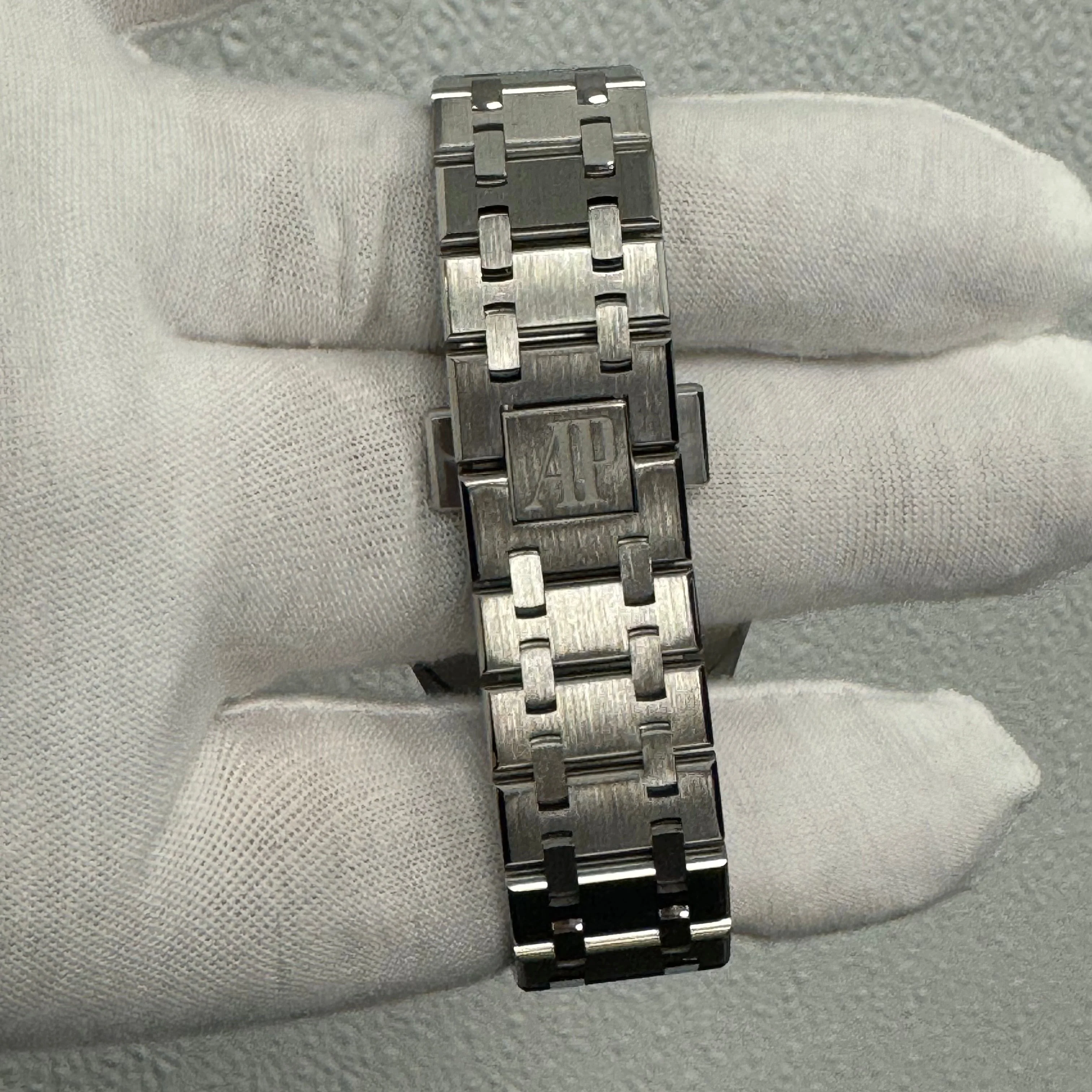 Audemars Piguet Royal Oak 34mm Silver Dial Watch Ref# 77350ST.OO.1261ST.01 - Image 4