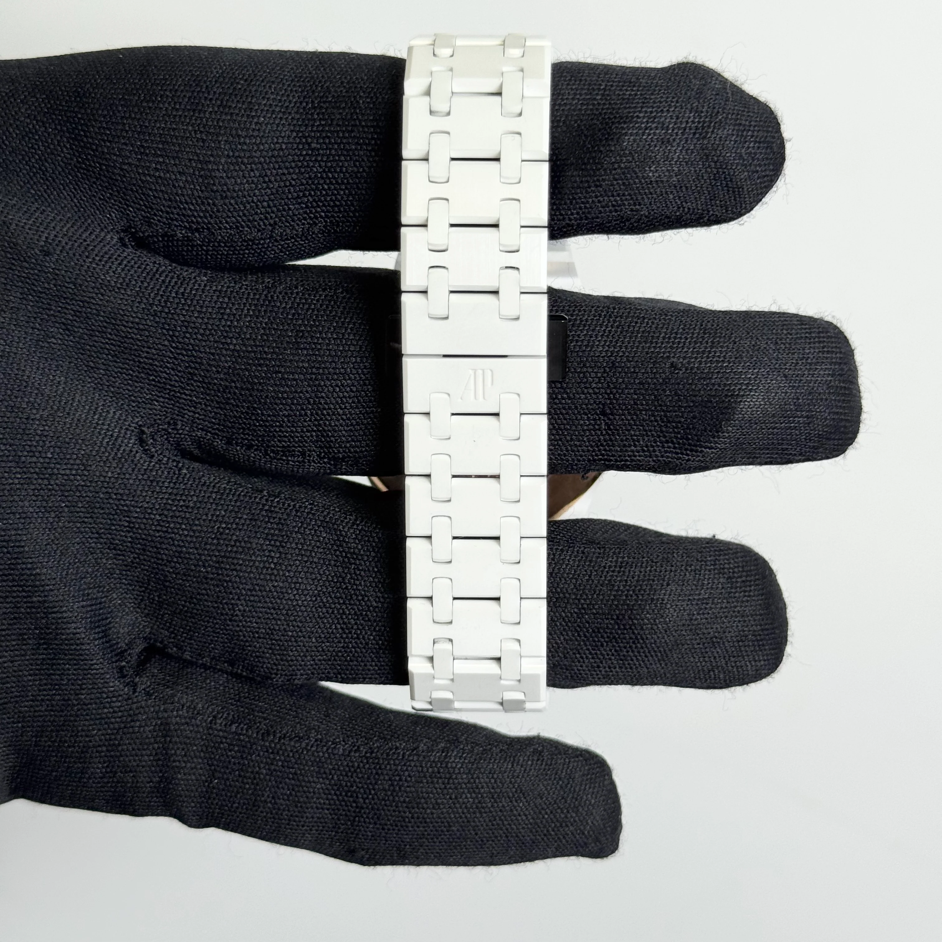 Audemars Piguet Royal Oak 34mm White Dial Watch Ref# 77350CB.OO.1266CB.01 - Image 4