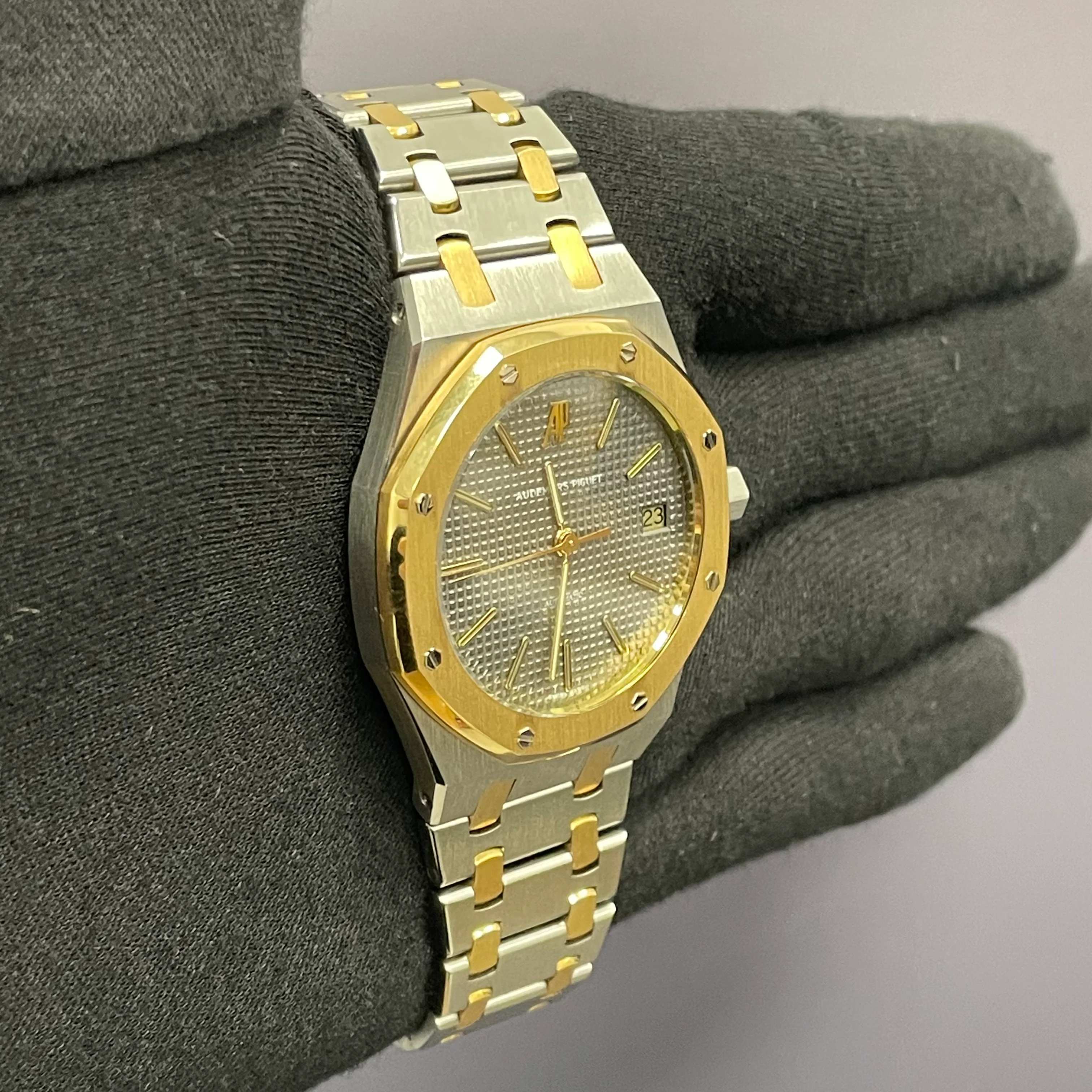 Audemars Piguet Royal Oak 36mm Grey Dial Watch Ref# 14790SA.O.0789SA.01 - Image 3