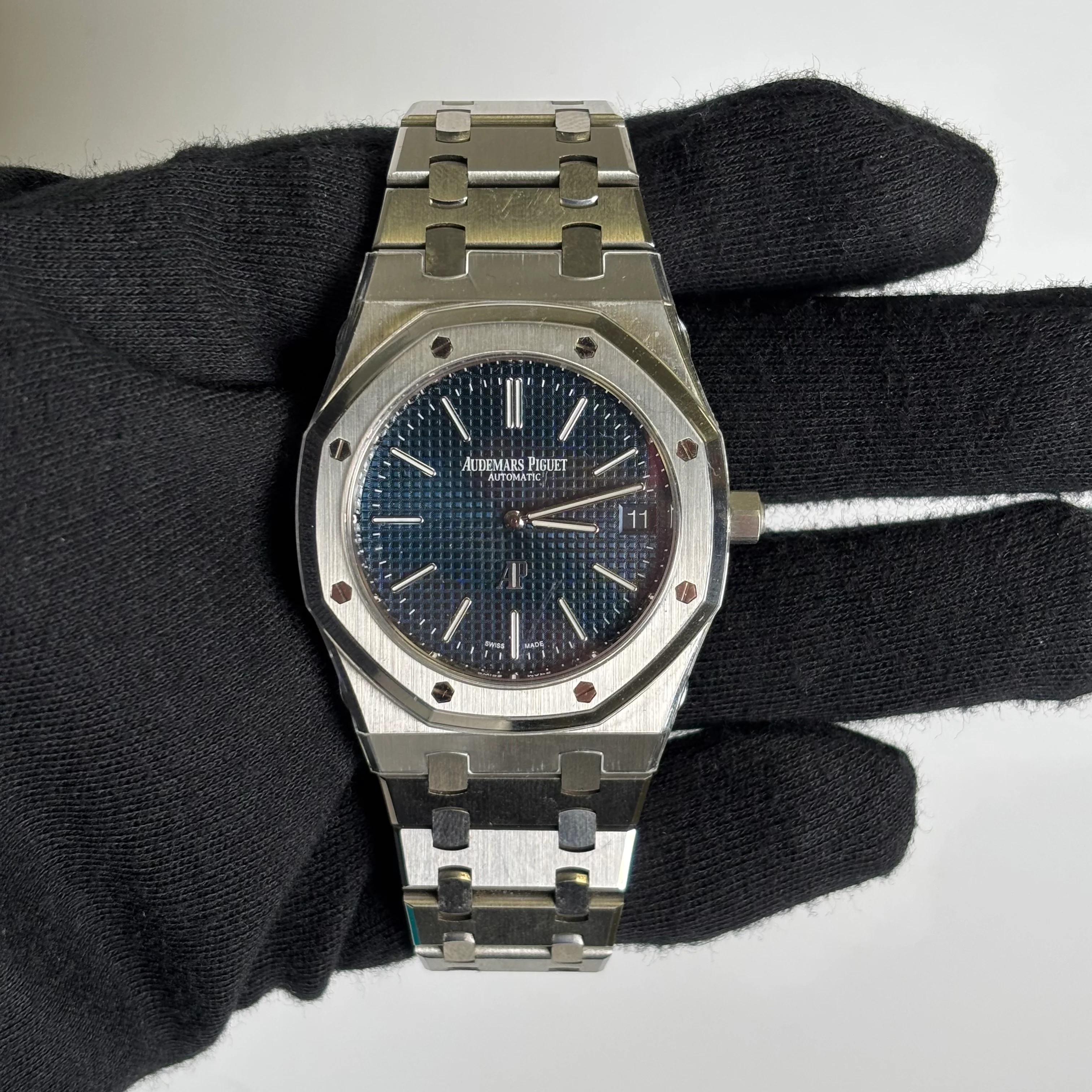 Audemars Piguet Royal Oak 39mm Blue Dial Watch Ref# 16202ST.OO.1240ST.01 - Image 2
