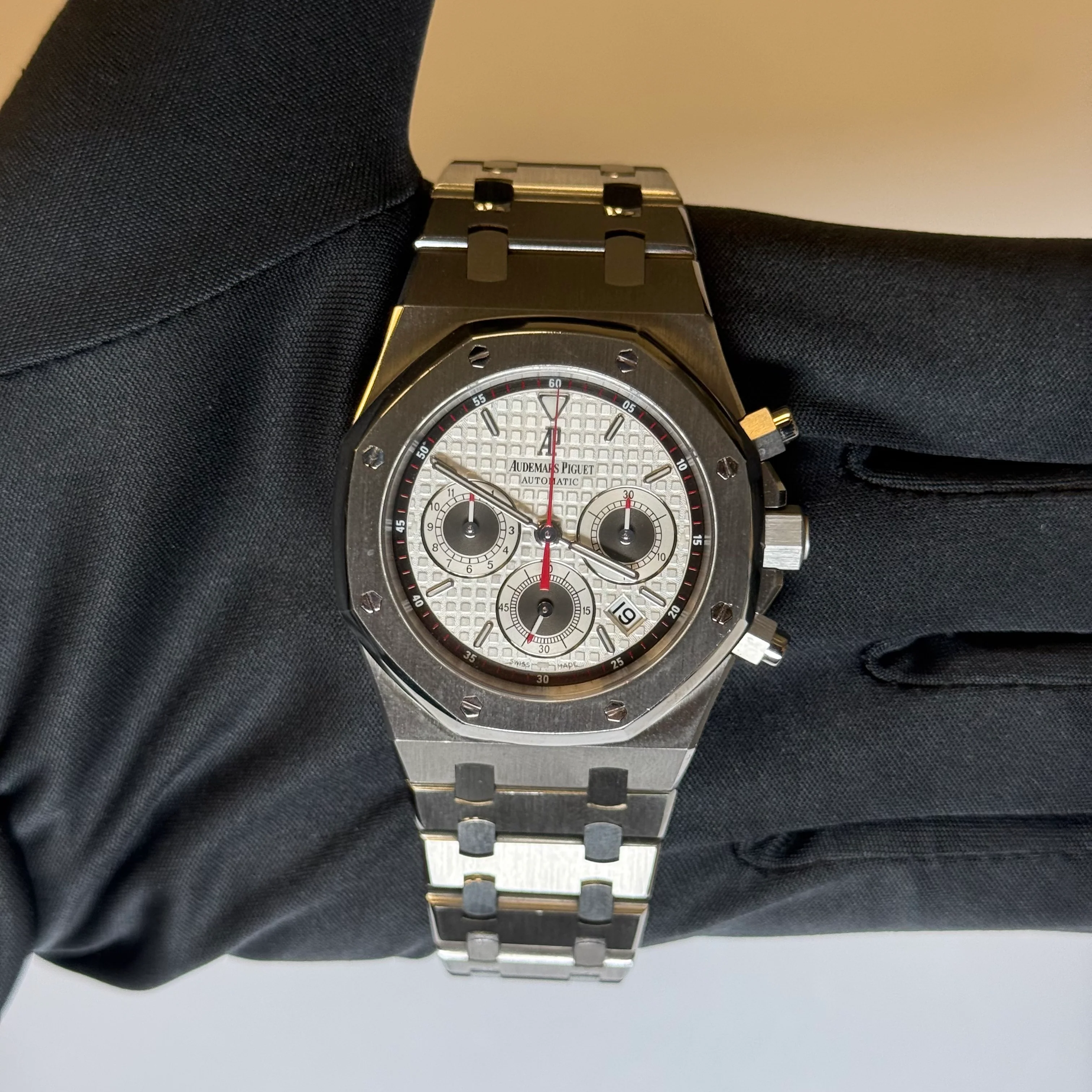 Audemars Piguet Royal Oak 39mm Grey Dial Watch Ref# 26300ST.OO.1110ST.06 - Image 2