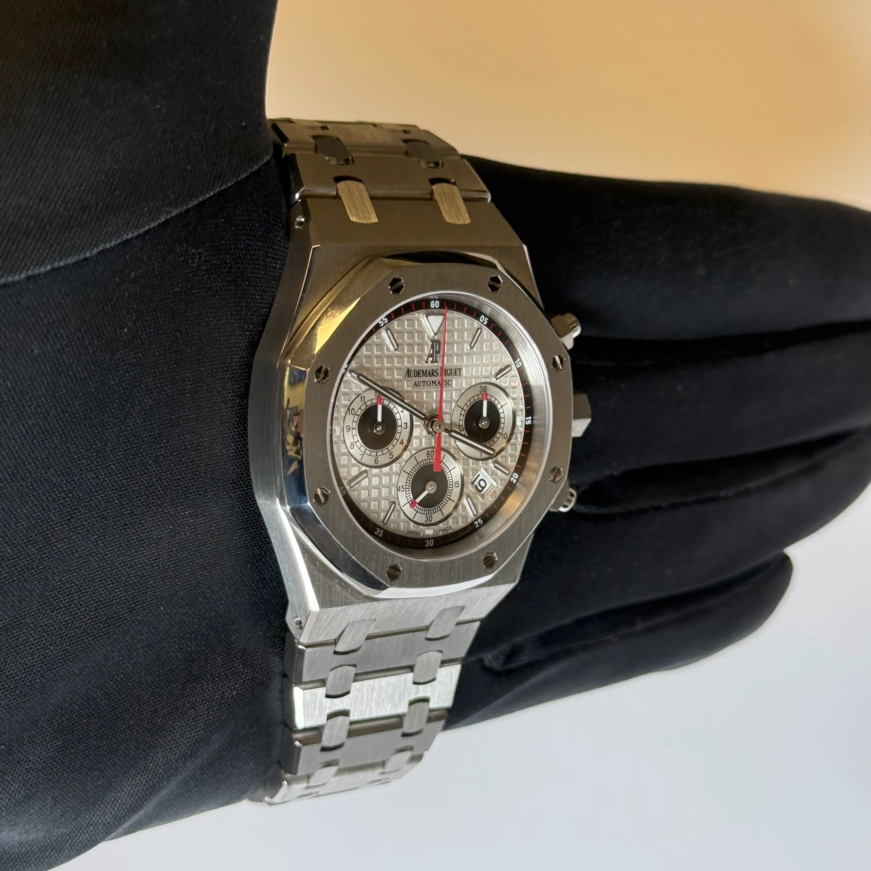 Audemars Piguet Royal Oak 39mm Grey Dial Watch Ref# 26300ST.OO.1110ST.06 - Image 3