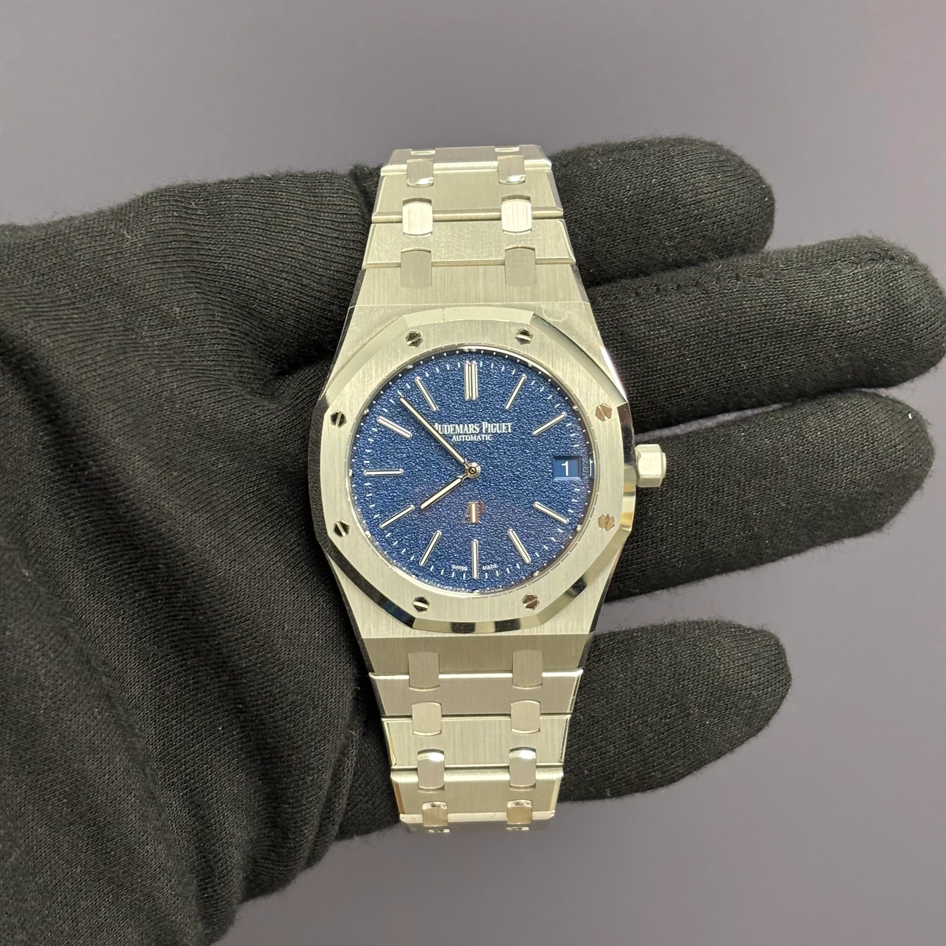Audemars Piguet Royal Oak 39mm Blue Dial Watch Ref# 16202BC.OO.1240BC.02 - Image 2