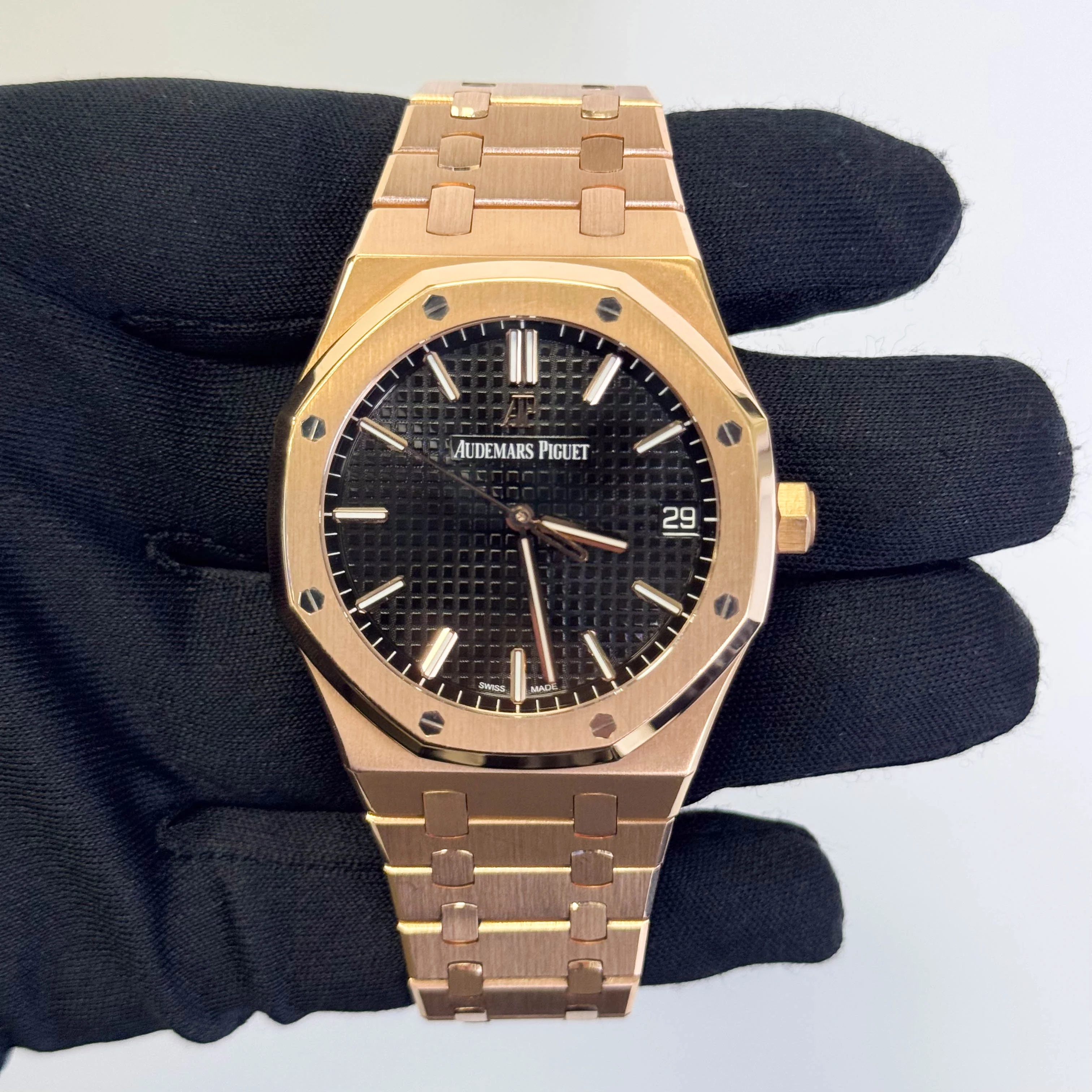 Audemars Piguet Royal Oak 41mm Black Dial Watch Ref# 15500OR.OO.D002CR.01 - Image 2
