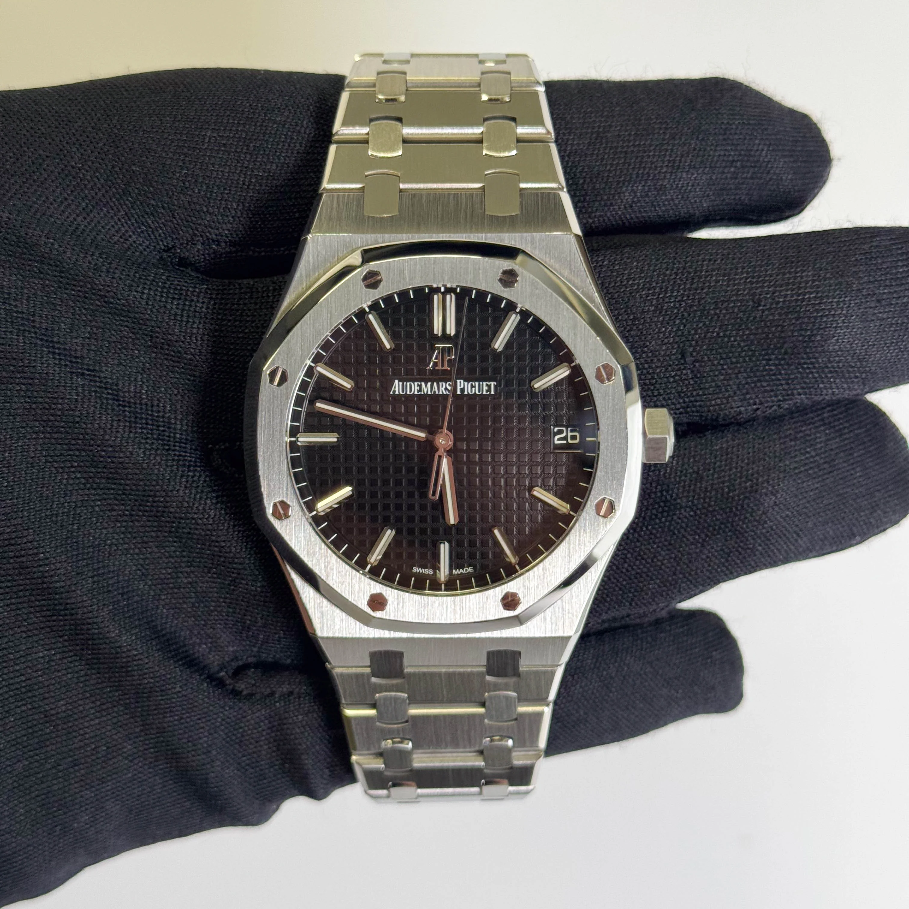 Audemars Piguet Royal Oak 41mm Black Dial Watch Ref# 15500ST.OO.1220ST.03 - Image 2