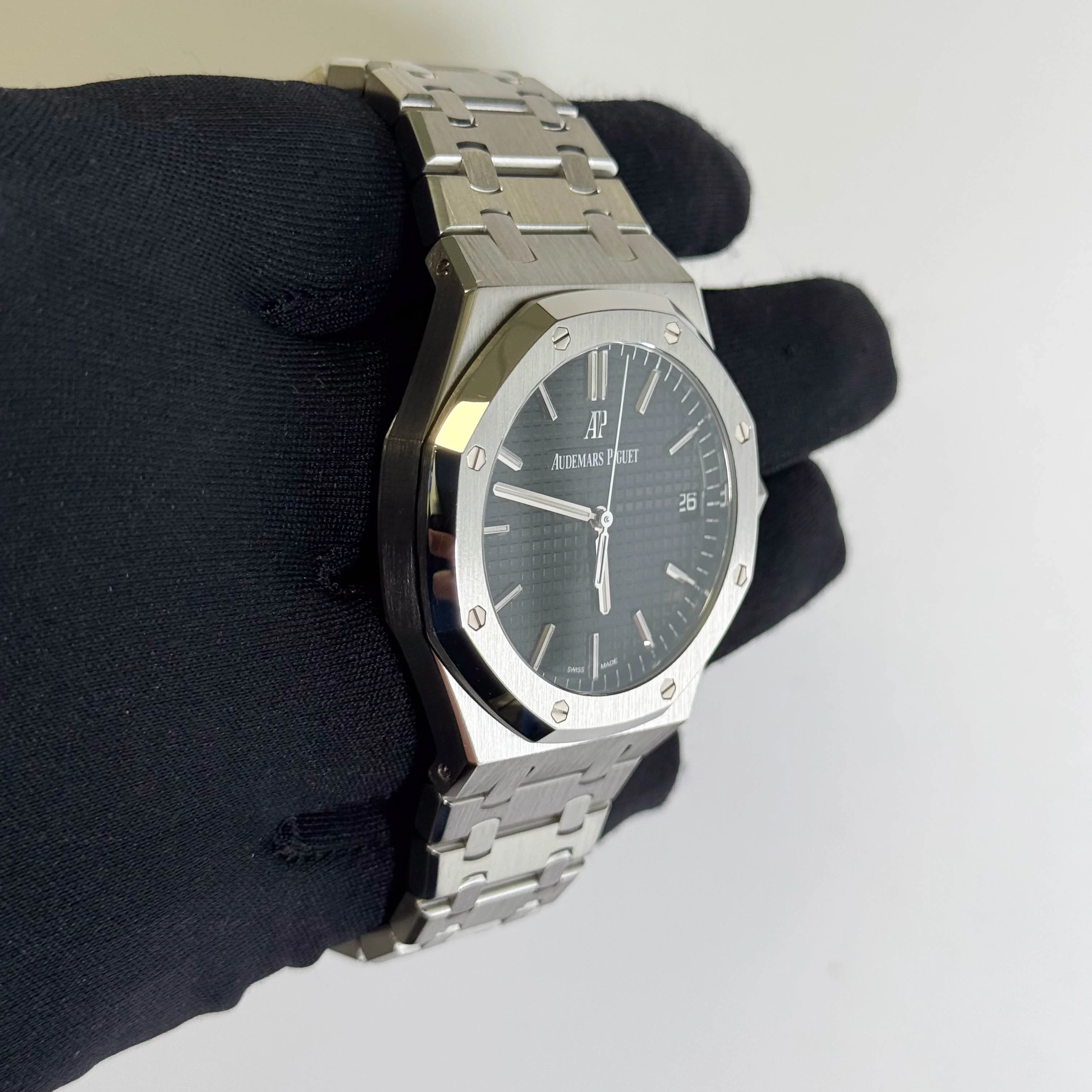 Audemars Piguet Royal Oak 41mm Black Dial Watch Ref# 15500ST.OO.1220ST.03 - Image 3