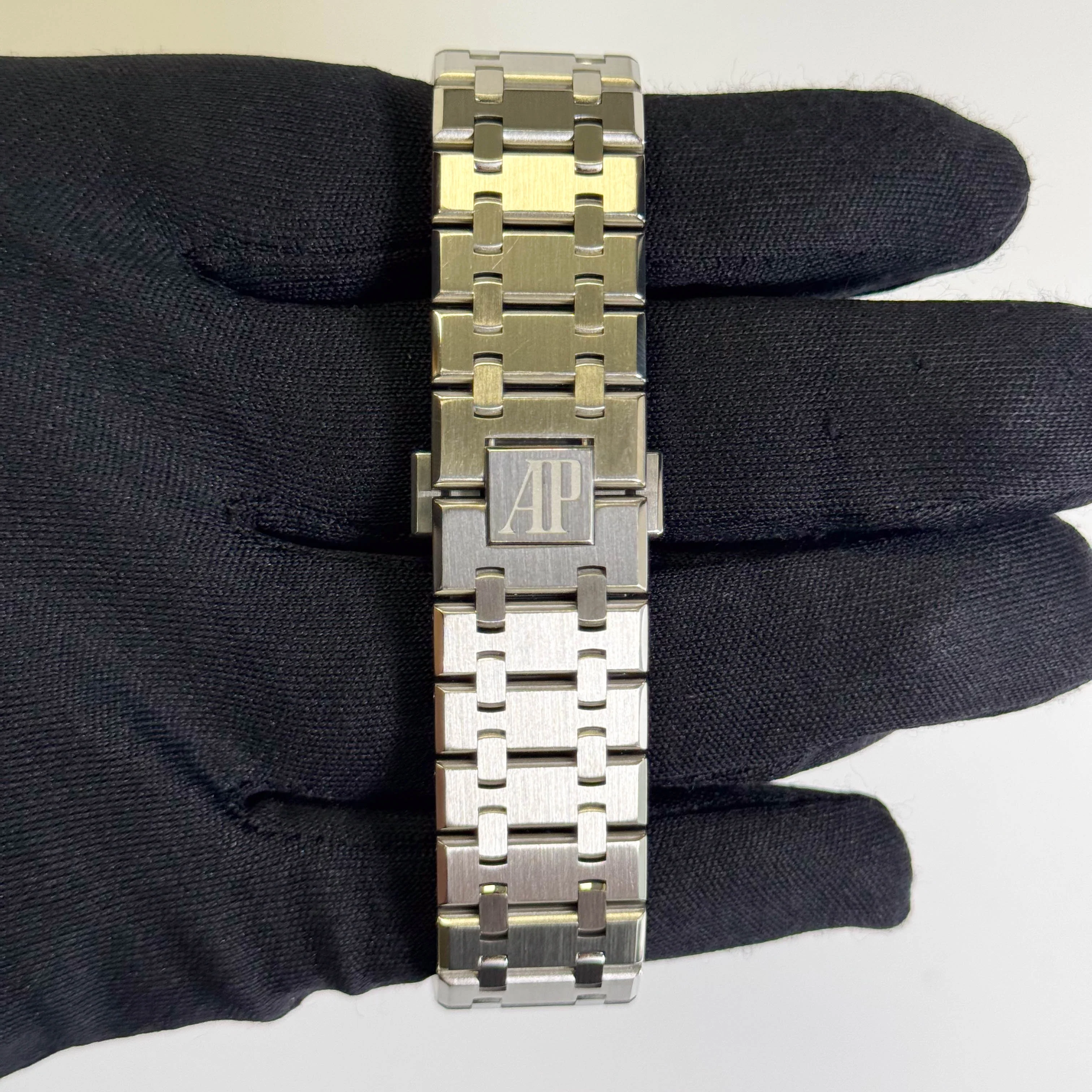 Audemars Piguet Royal Oak 41mm Black Dial Watch Ref# 15500ST.OO.1220ST.03 - Image 4