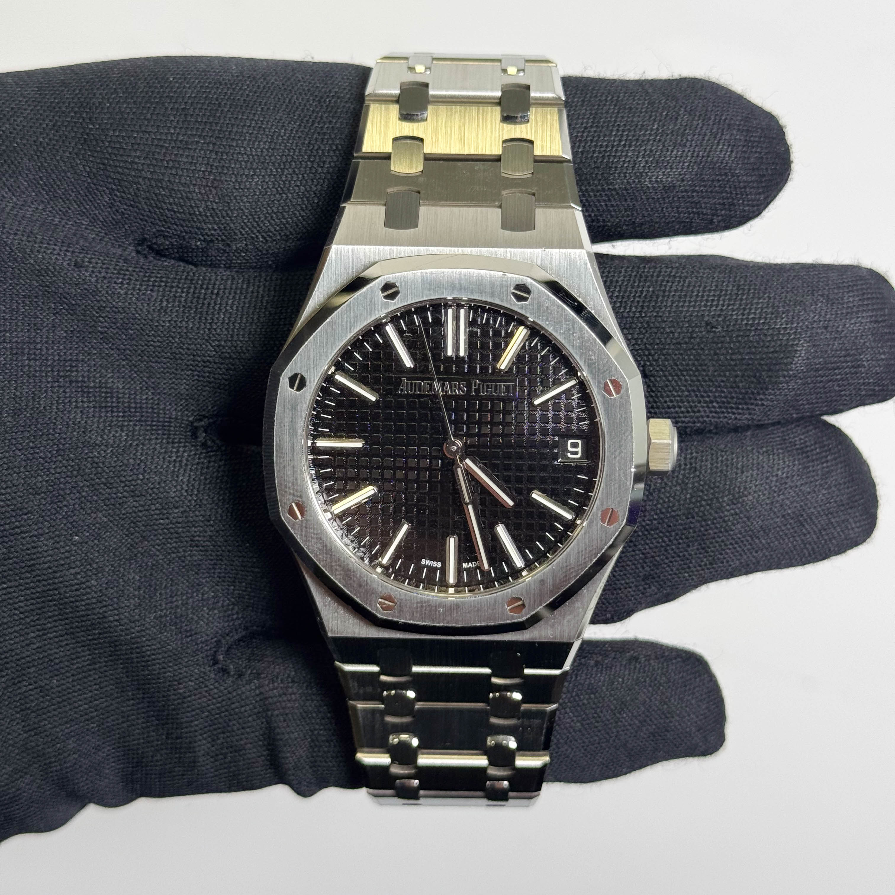 Audemars Piguet Royal Oak 41mm Black Dial Watch Ref# 15510ST.OO.1320ST.07 - Image 2