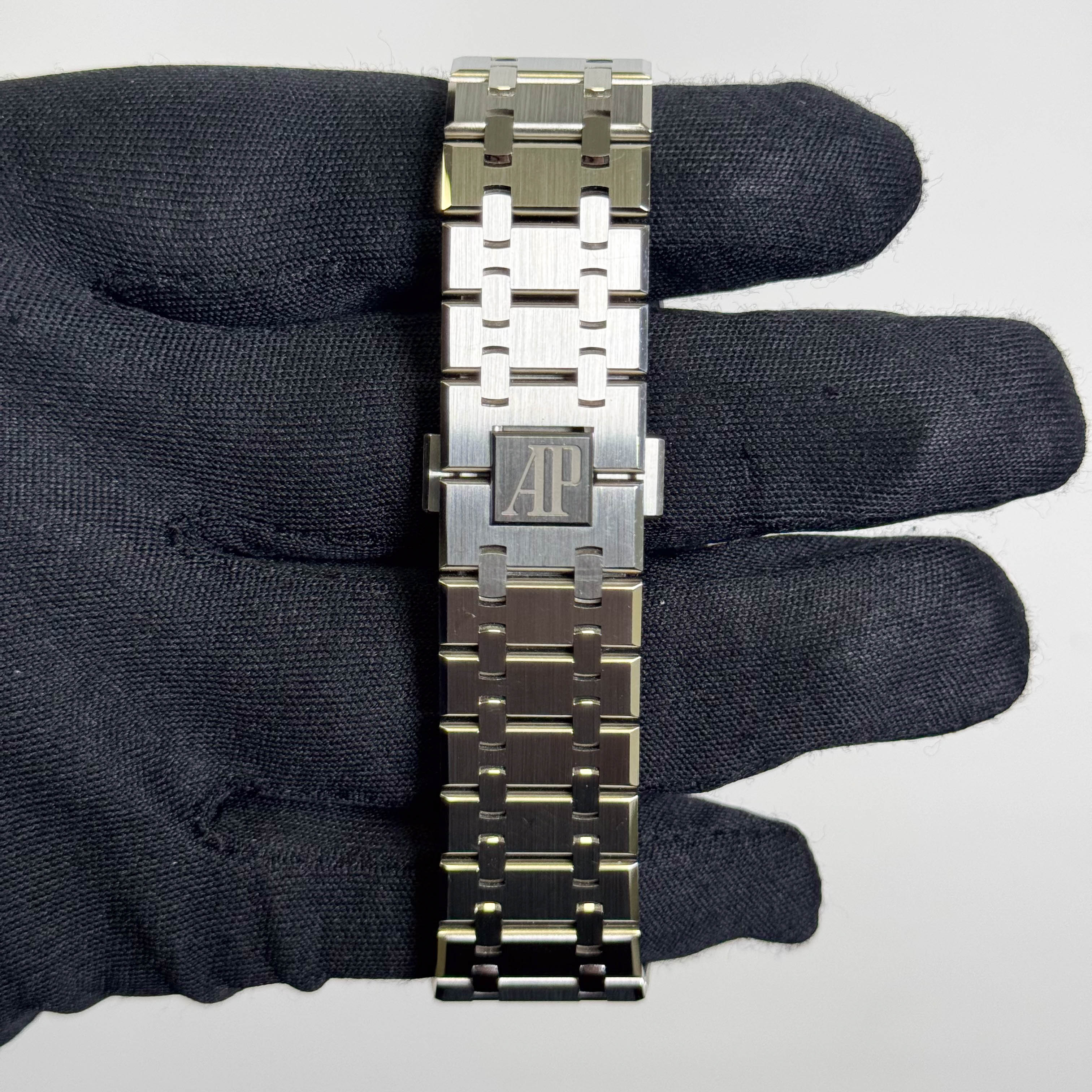 Audemars Piguet Royal Oak 41mm Black Dial Watch Ref# 15510ST.OO.1320ST.07 - Image 4
