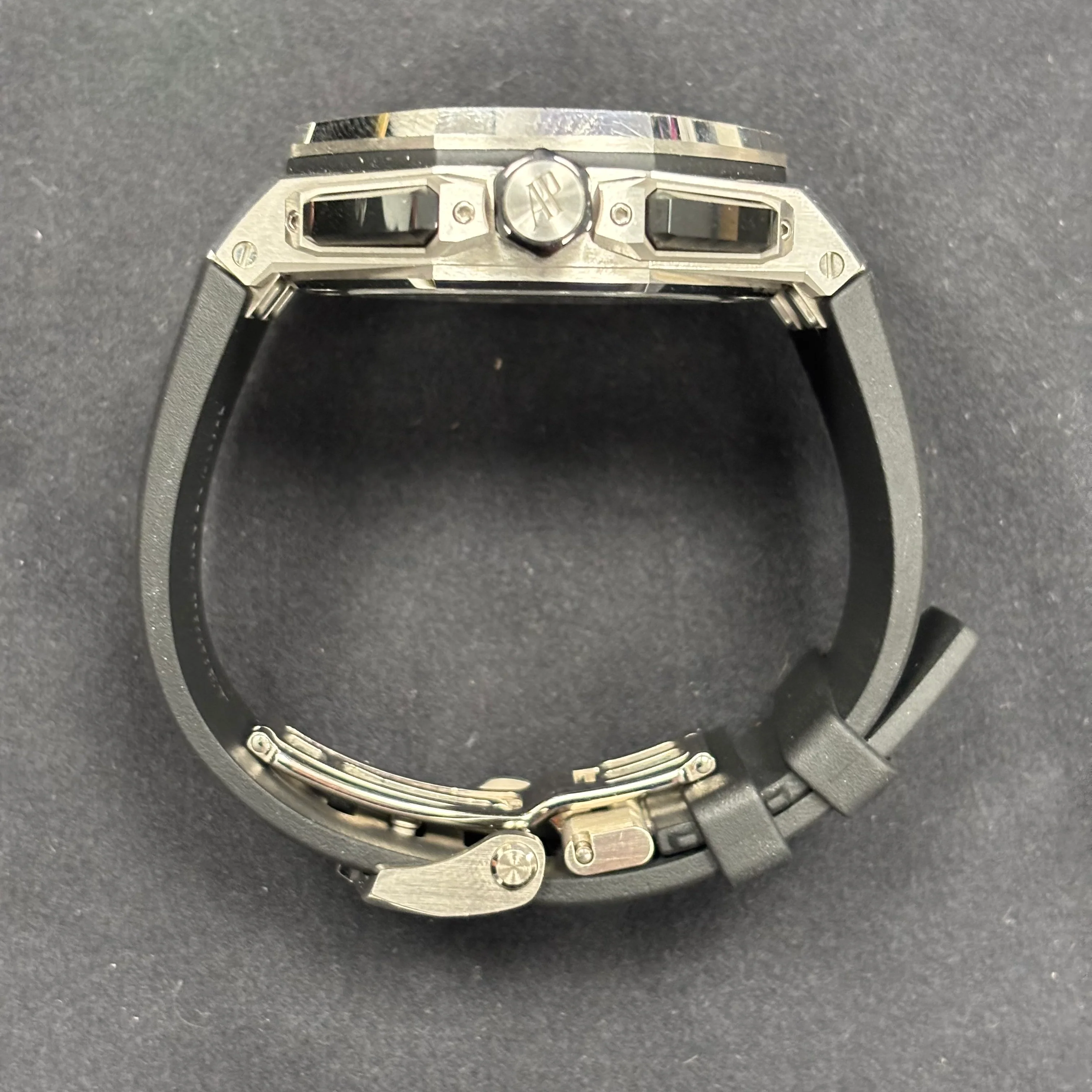 Audemars Piguet Royal Oak 43mm Black Dial Watch Ref# 26424BC.ZZ.D002CA.01 - Image 5