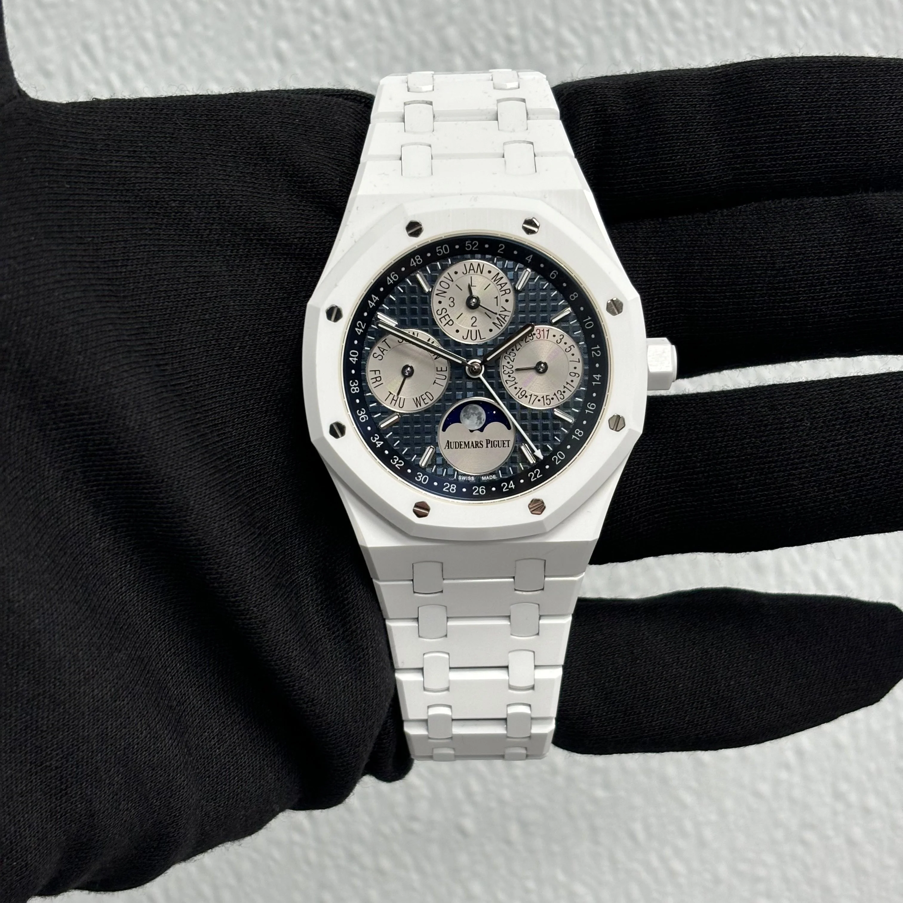 Audemars Piguet Royal Oak 41mm Blue Dial Watch Ref# 26579CB.OO.1225CB.01 - Image 2