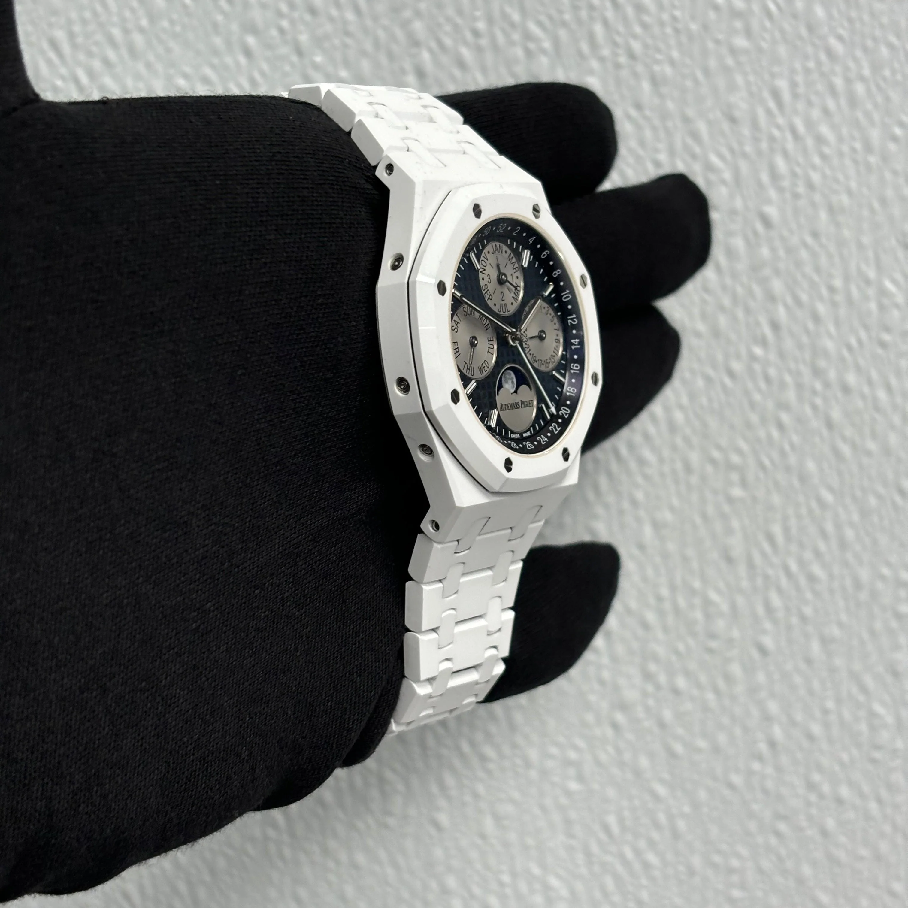 Audemars Piguet Royal Oak 41mm Blue Dial Watch Ref# 26579CB.OO.1225CB.01 - Image 3