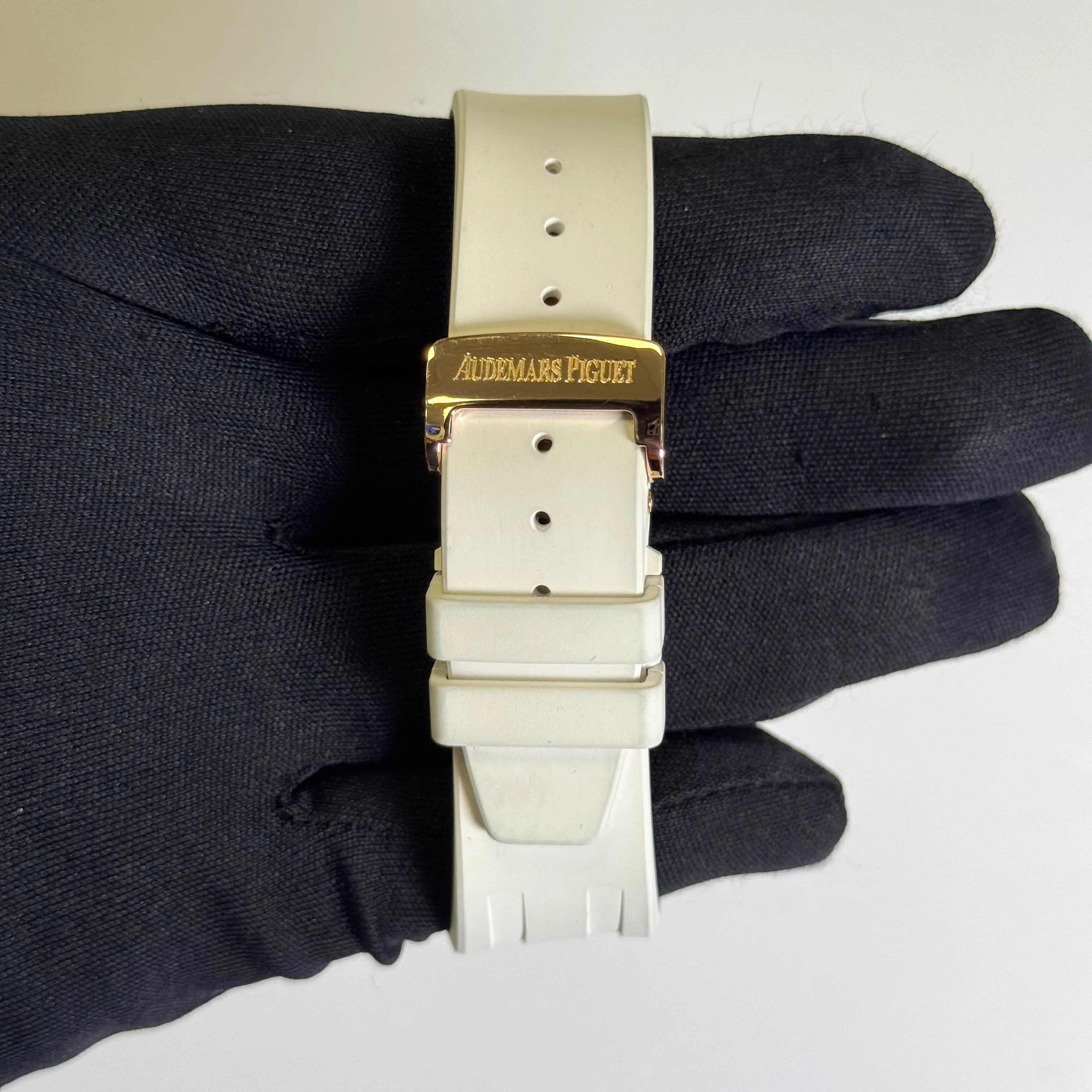 Audemars Piguet Royal Oak 41mm Silver Dial Ref# 26320OR.OO.D088CR.01 - Image 4