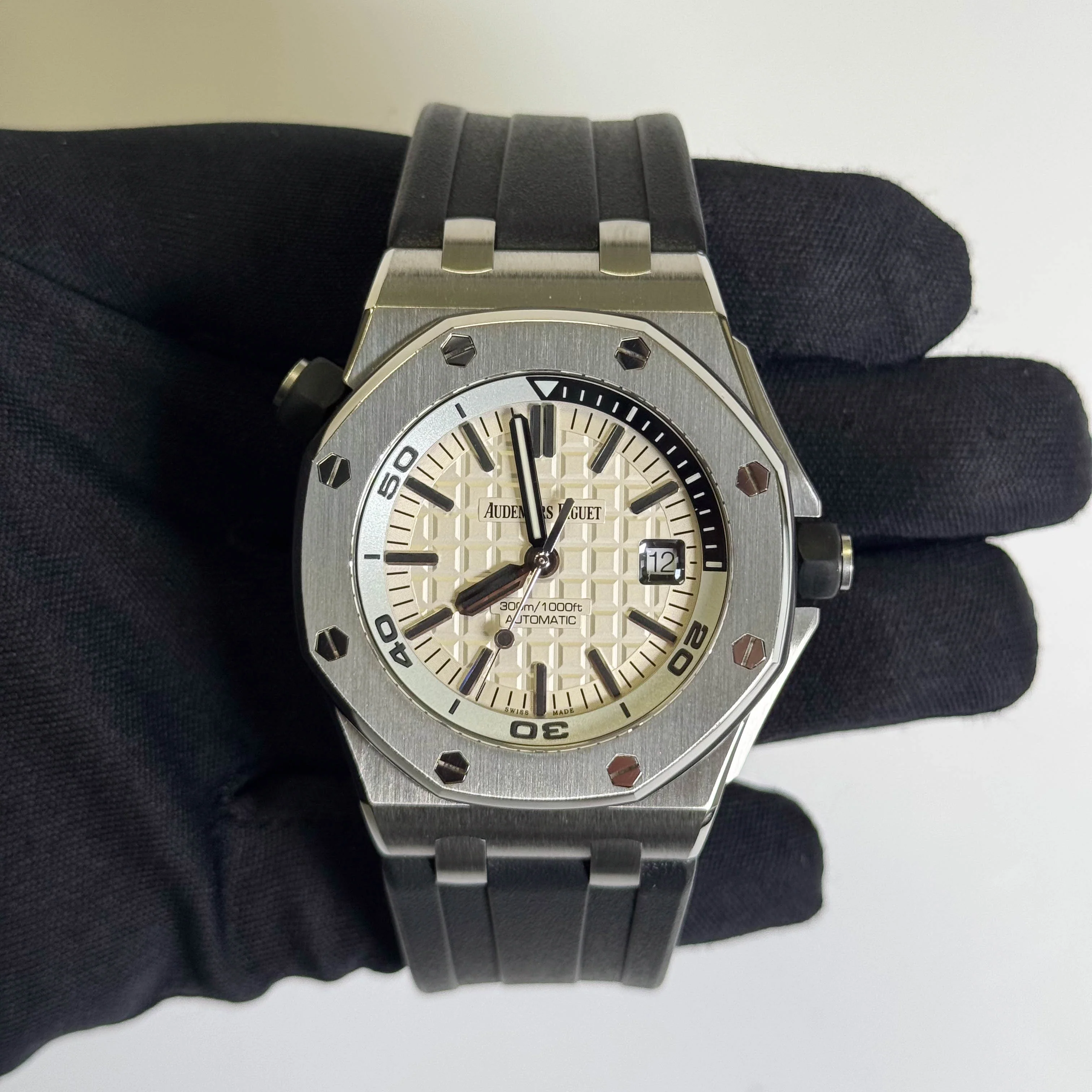 Audemars Piguet Royal Oak 42mm Black Dial Watch Ref# 15710ST.OO.A002CA.02 - Image 2