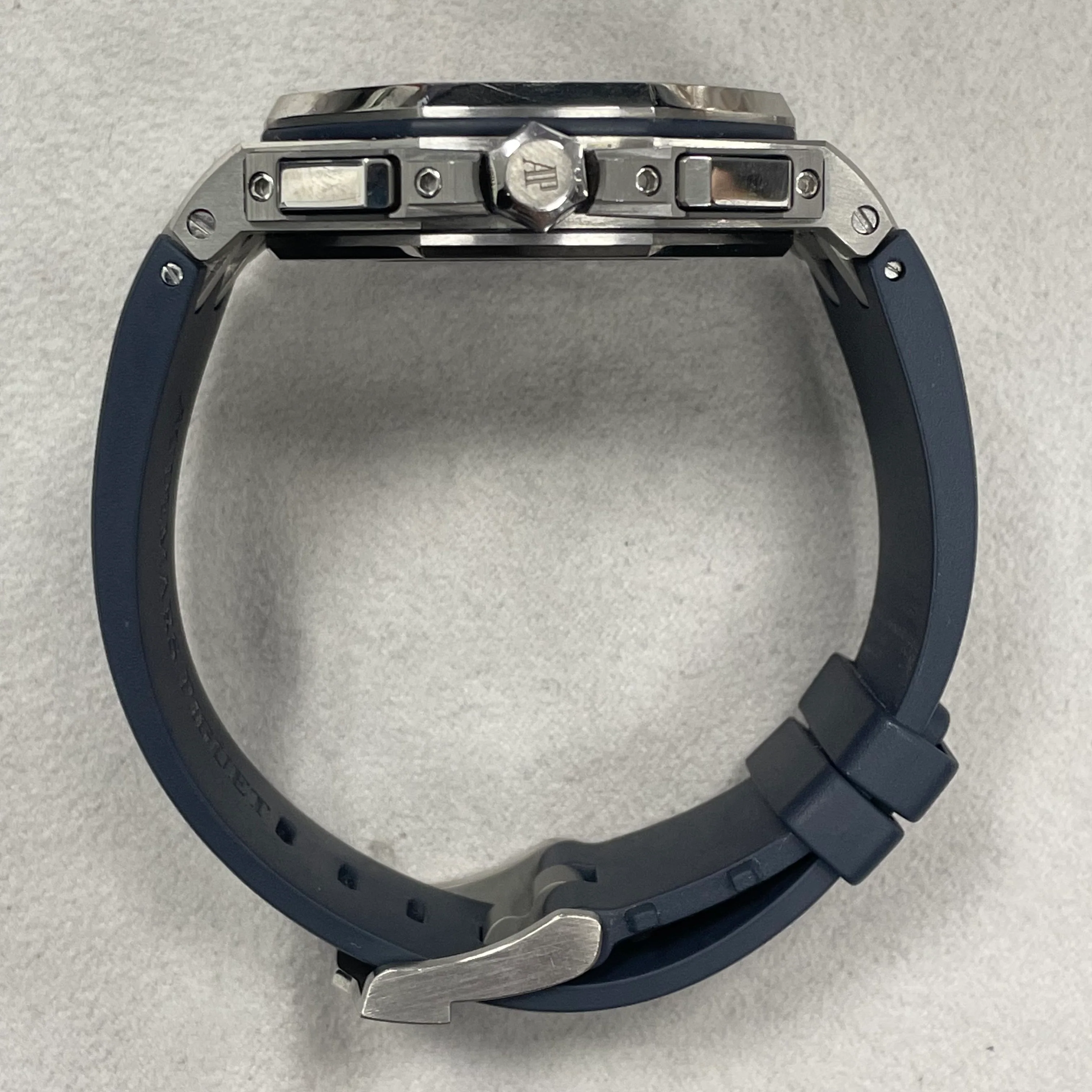 Audemars Piguet Royal Oak 42mm Blue Dial Watch Ref# 26480TI.OO.A027CA.01 - Image 5