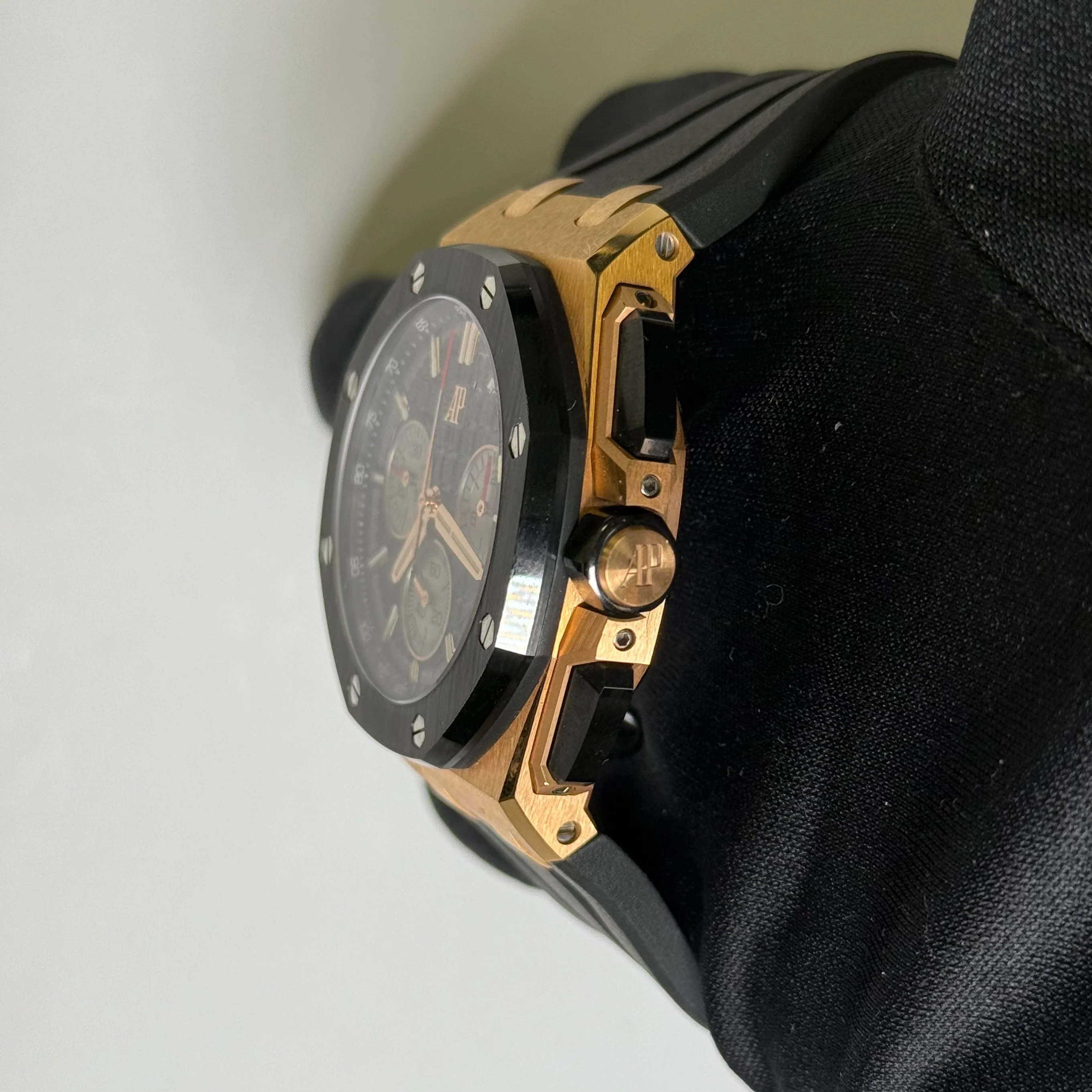 Audemars Piguet Royal Oak 43mm Black Dial Watch Ref# 26420RO.OO.A002CA.01 - Image 3