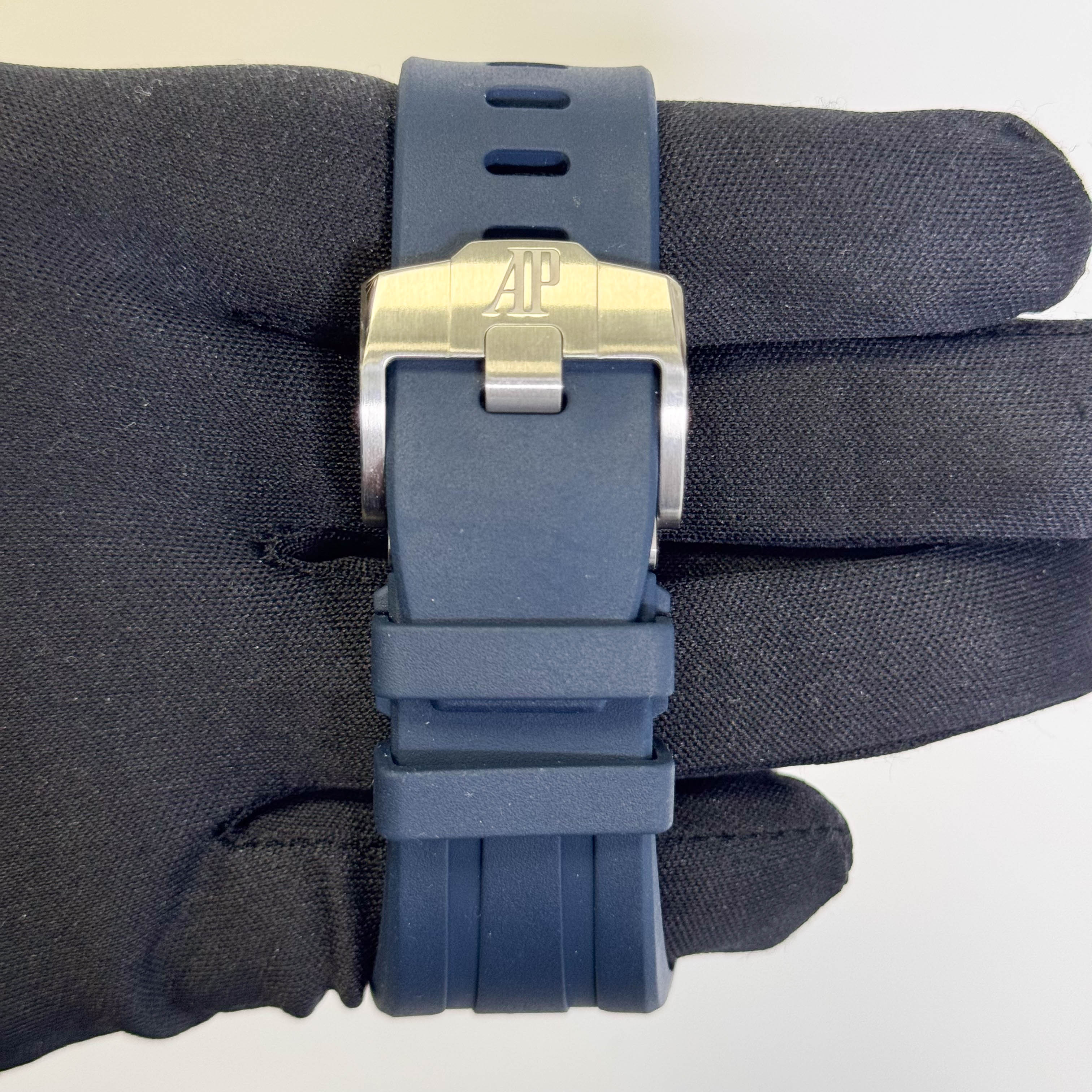 Audemars Piguet Royal Oak 44mm Blue Dial Watch Ref# 26420SO.OO.A029VE.01 - Image 4