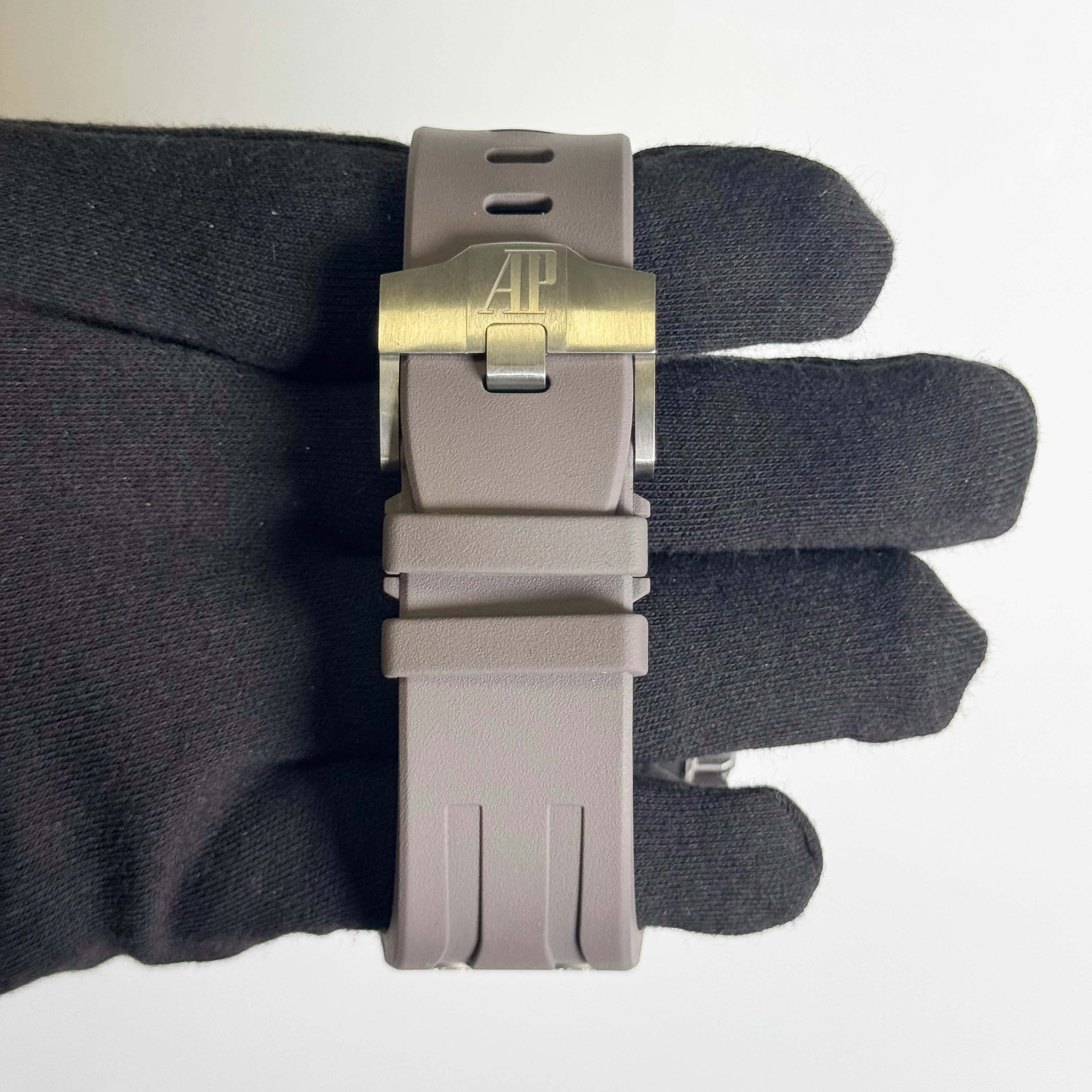 Audemars Piguet Royal Oak 44mm Grey Dial Watch Ref# 26568IM.OO.A004CA.01 - Image 4