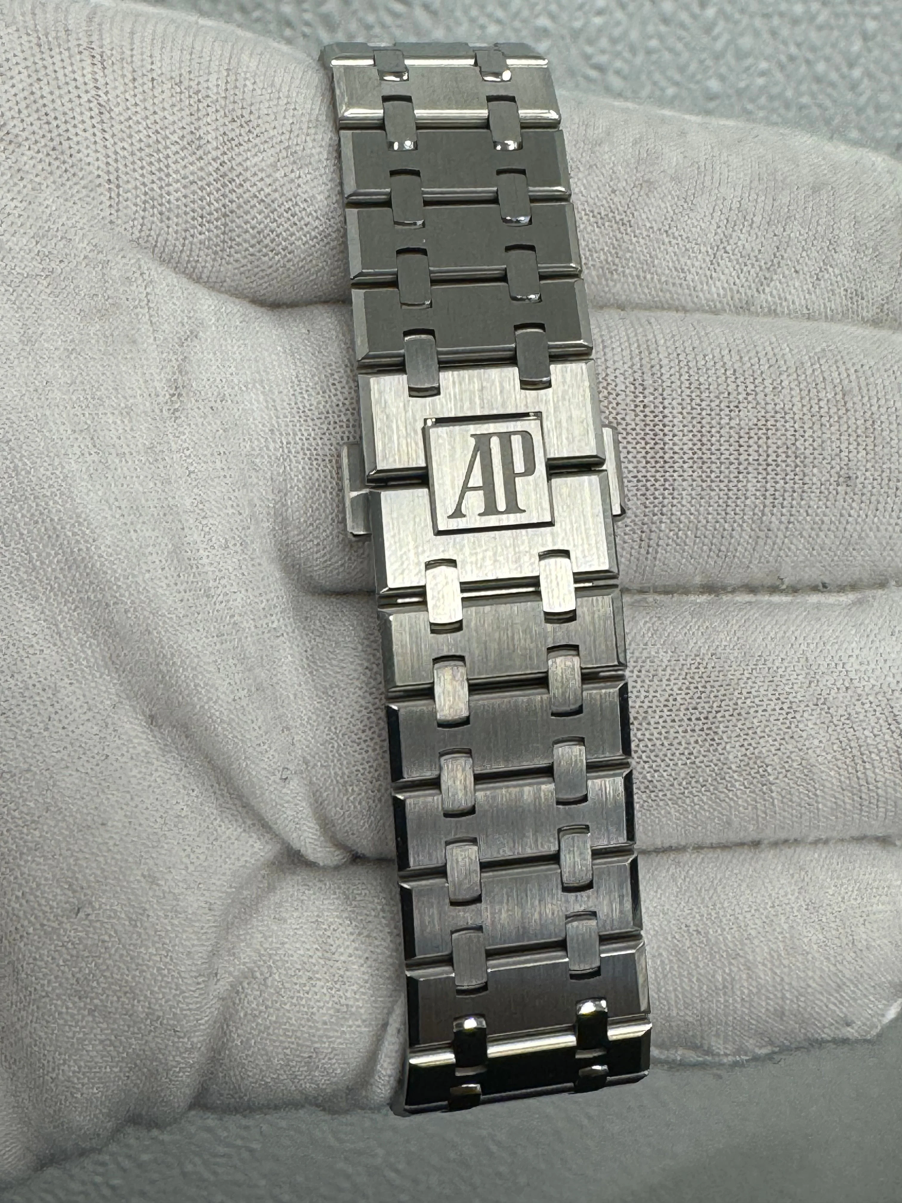 Audemars Piguet Royal Oak Stainless Steel 41mm Green "Grande Tapisserie" Stick Dial Watch - Image 3