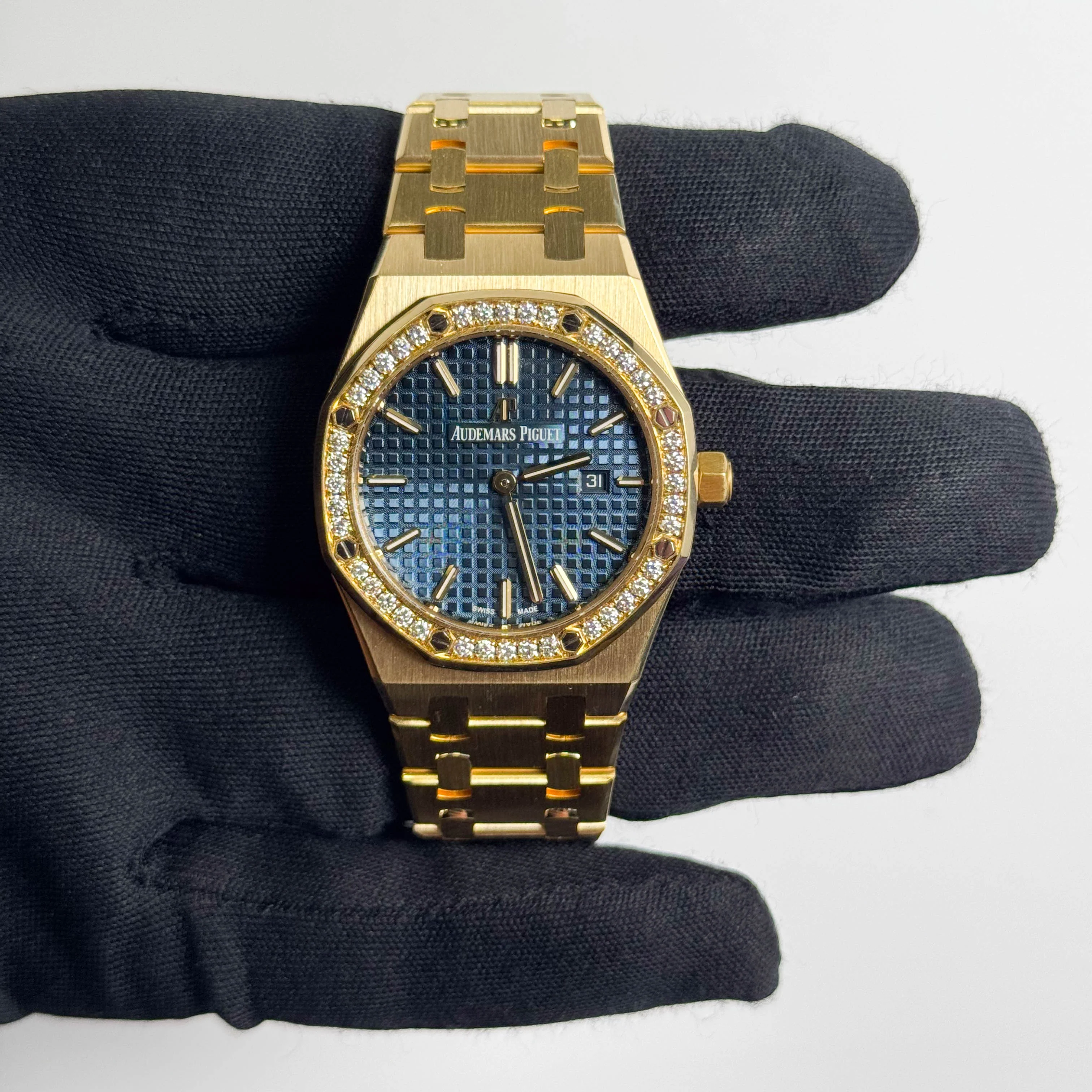 Audemars Piguet Royal Oak Yellow Gold 33mm Blue Dial Watch Ref# 67651BA.ZZ.1261BA.02 - Image 2