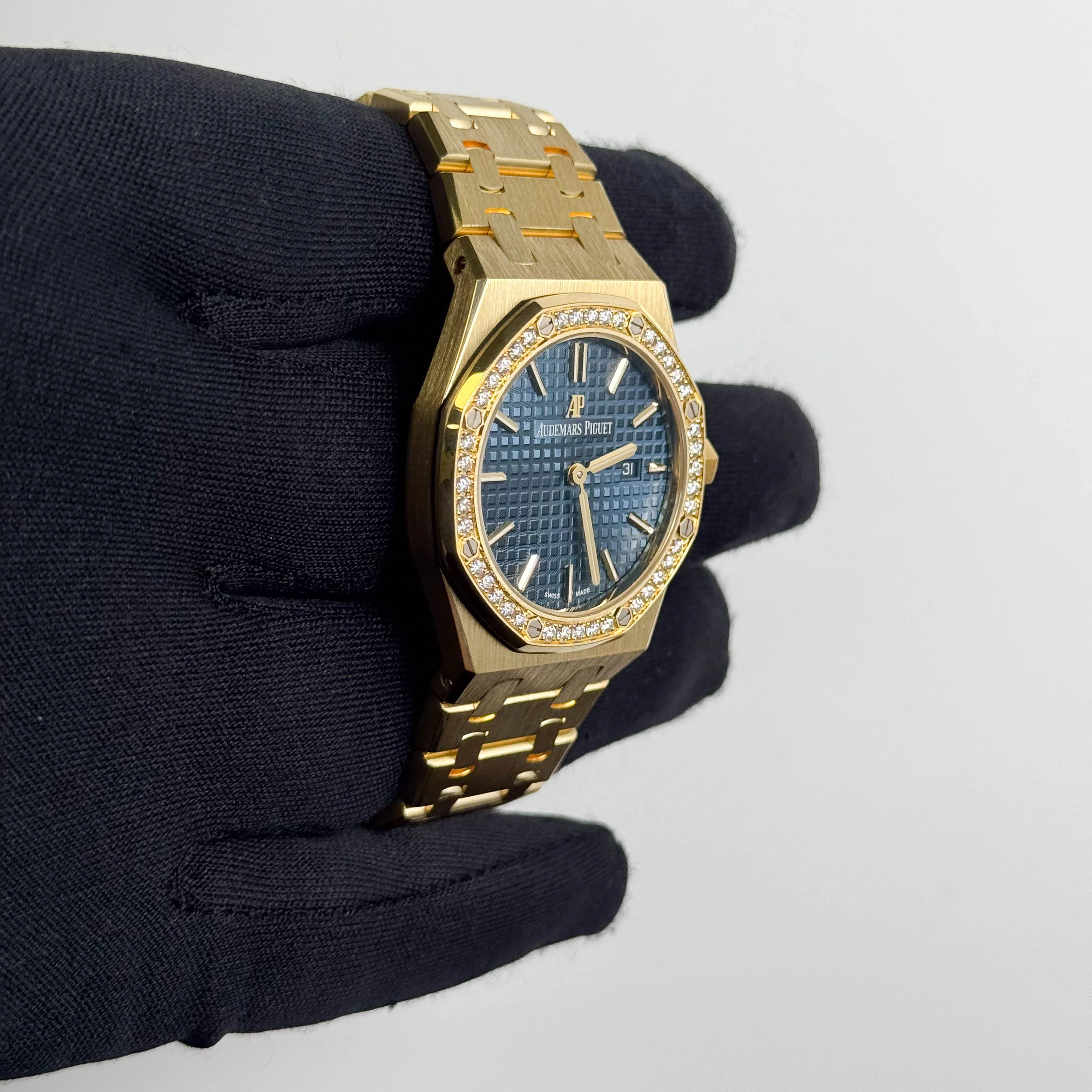 Audemars Piguet Royal Oak Yellow Gold 33mm Blue Dial Watch Ref# 67651BA.ZZ.1261BA.02 - Image 3