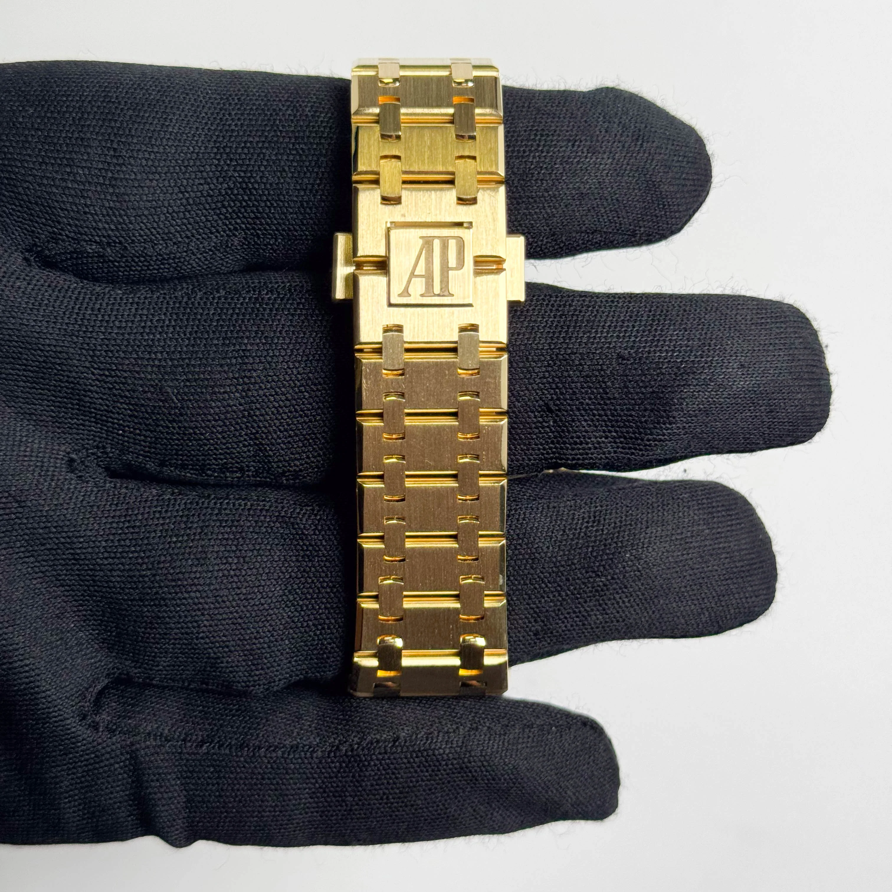 Audemars Piguet Royal Oak Yellow Gold 33mm Blue Dial Watch Ref# 67651BA.ZZ.1261BA.02 - Image 4