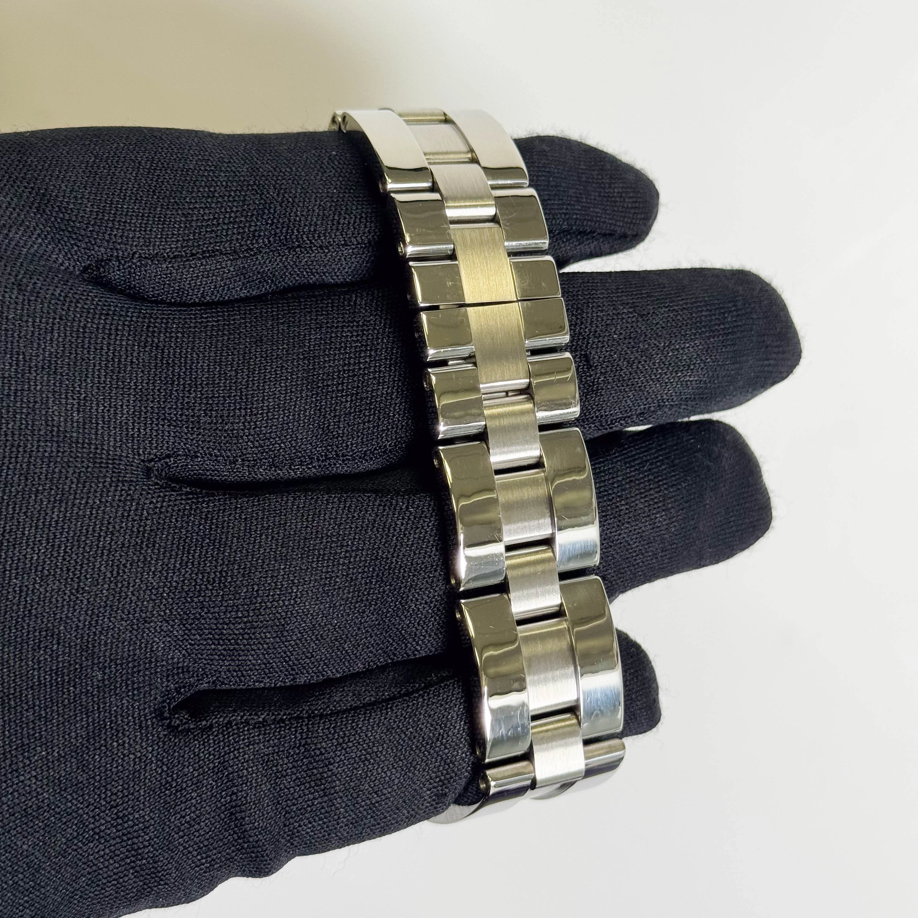 Cartier Roadster 43mm Black Dial Watch Ref# W62020X6 - Image 4