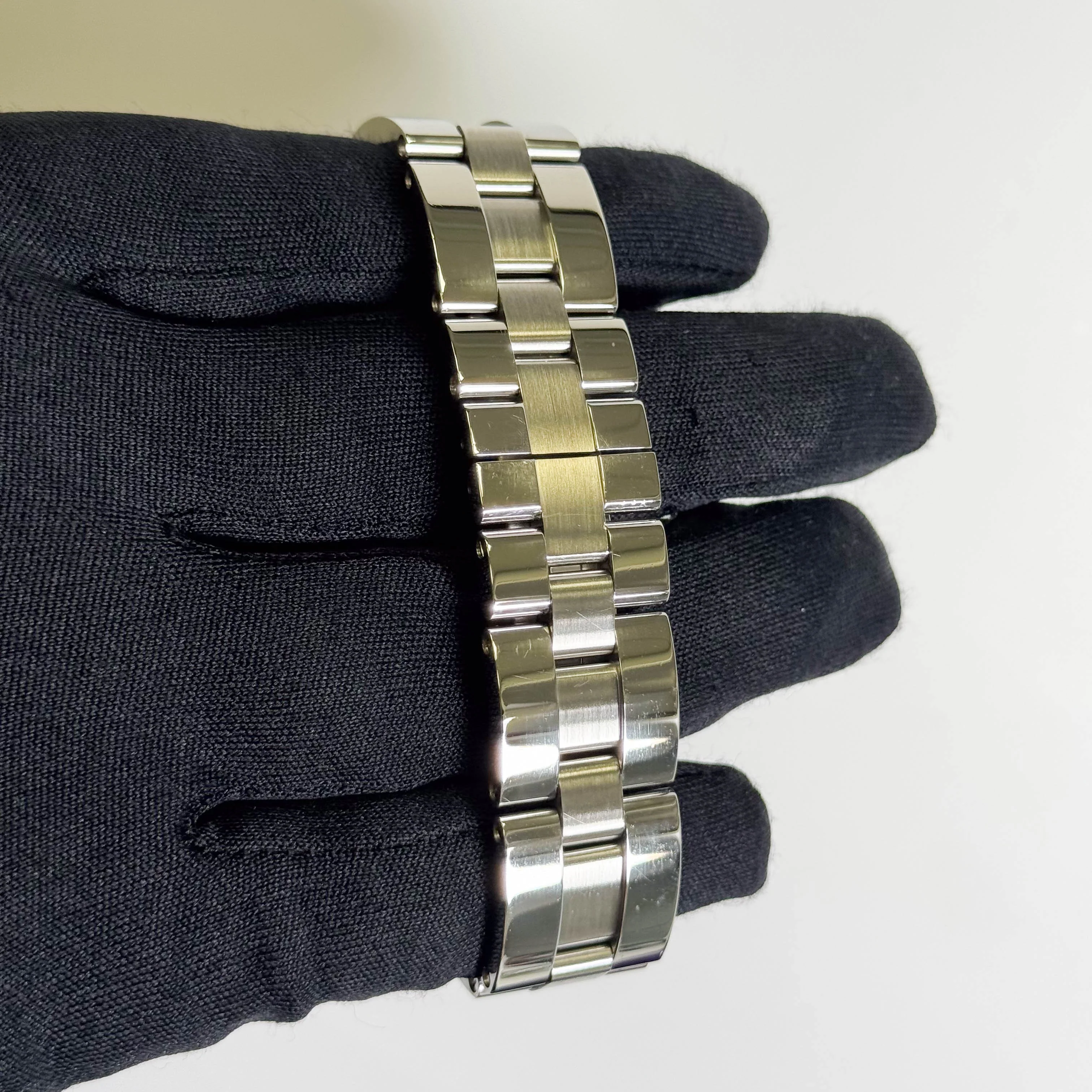 Cartier Roadster 48mm Silver Dial Watch Ref# W62019X6 - Image 4