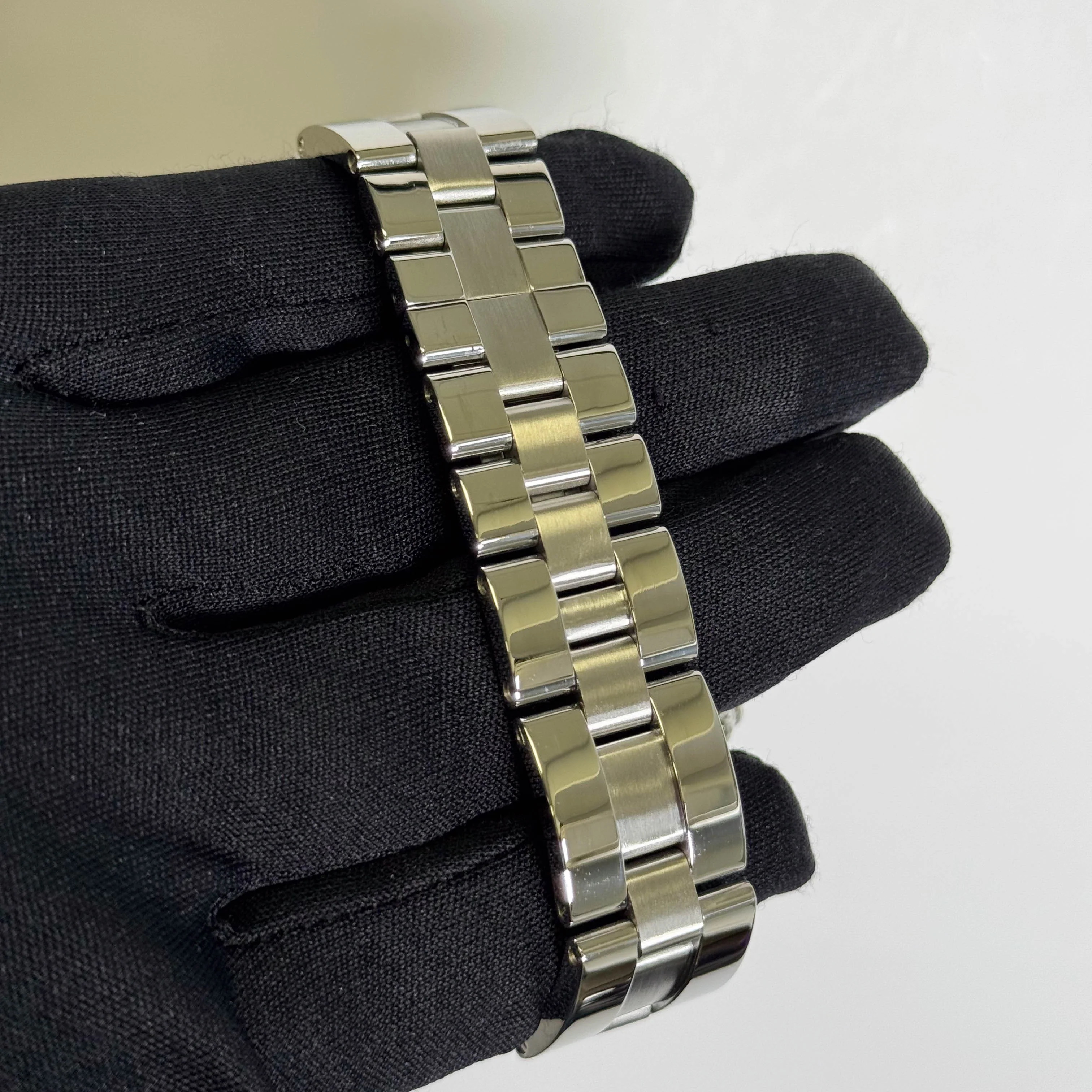 Cartier Roadster 48mm Silver Dial Watch Ref# W62019X6 - Image 4