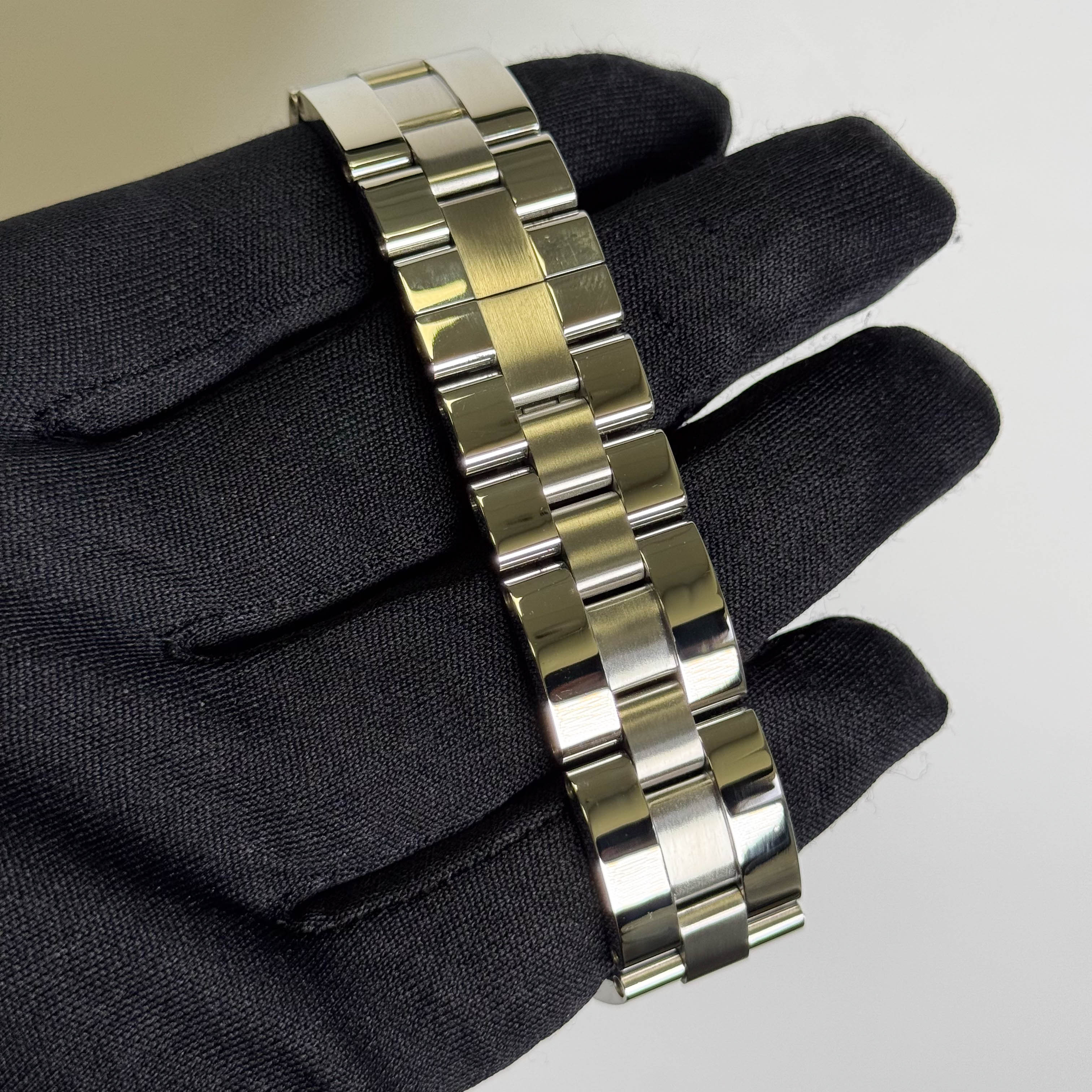 Cartier Roadster 48mm Silver Dial Watch Ref# W62019X6 - Image 4