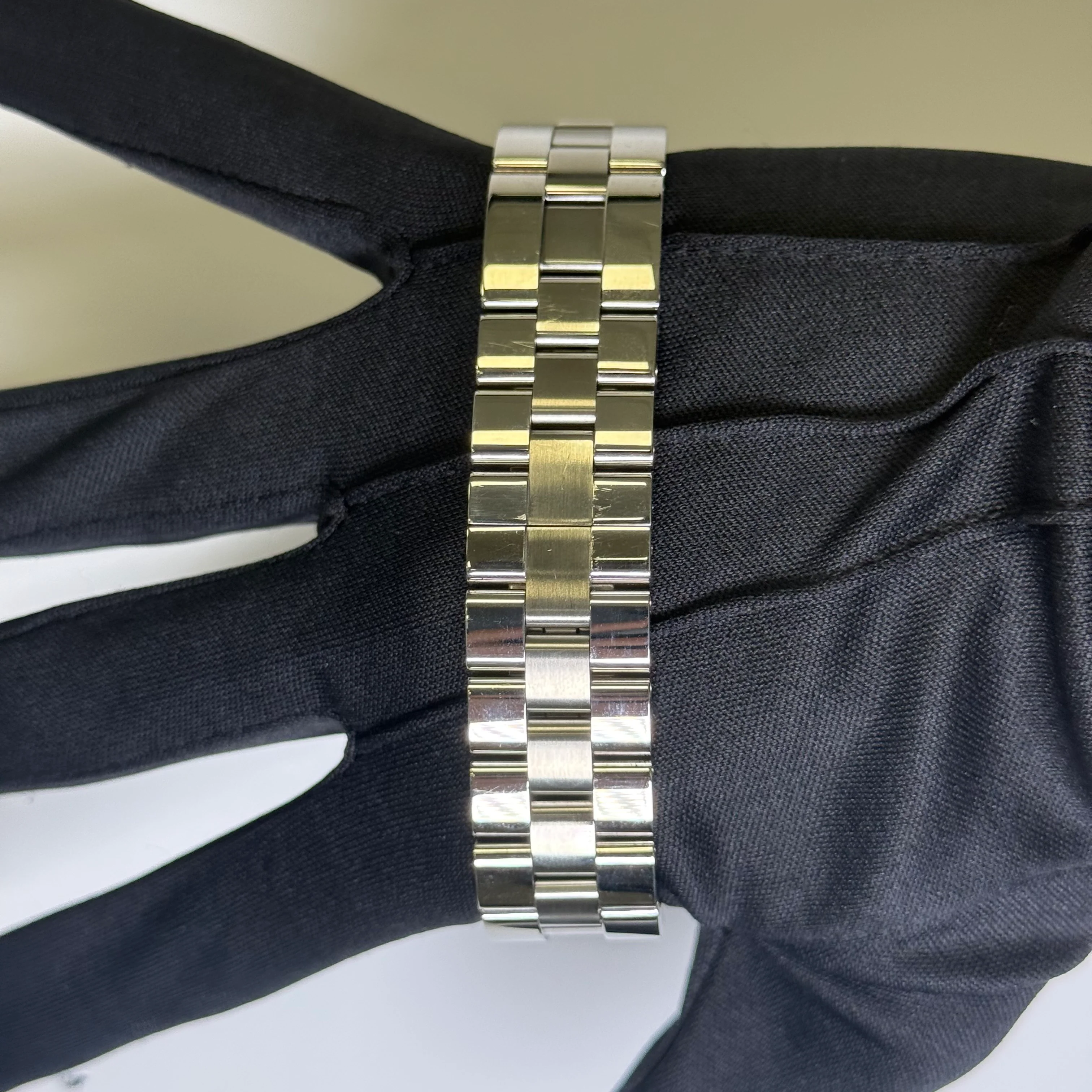 Cartier Roadster 48mm Silver Dial Watch Ref# W62019X6 - Image 4