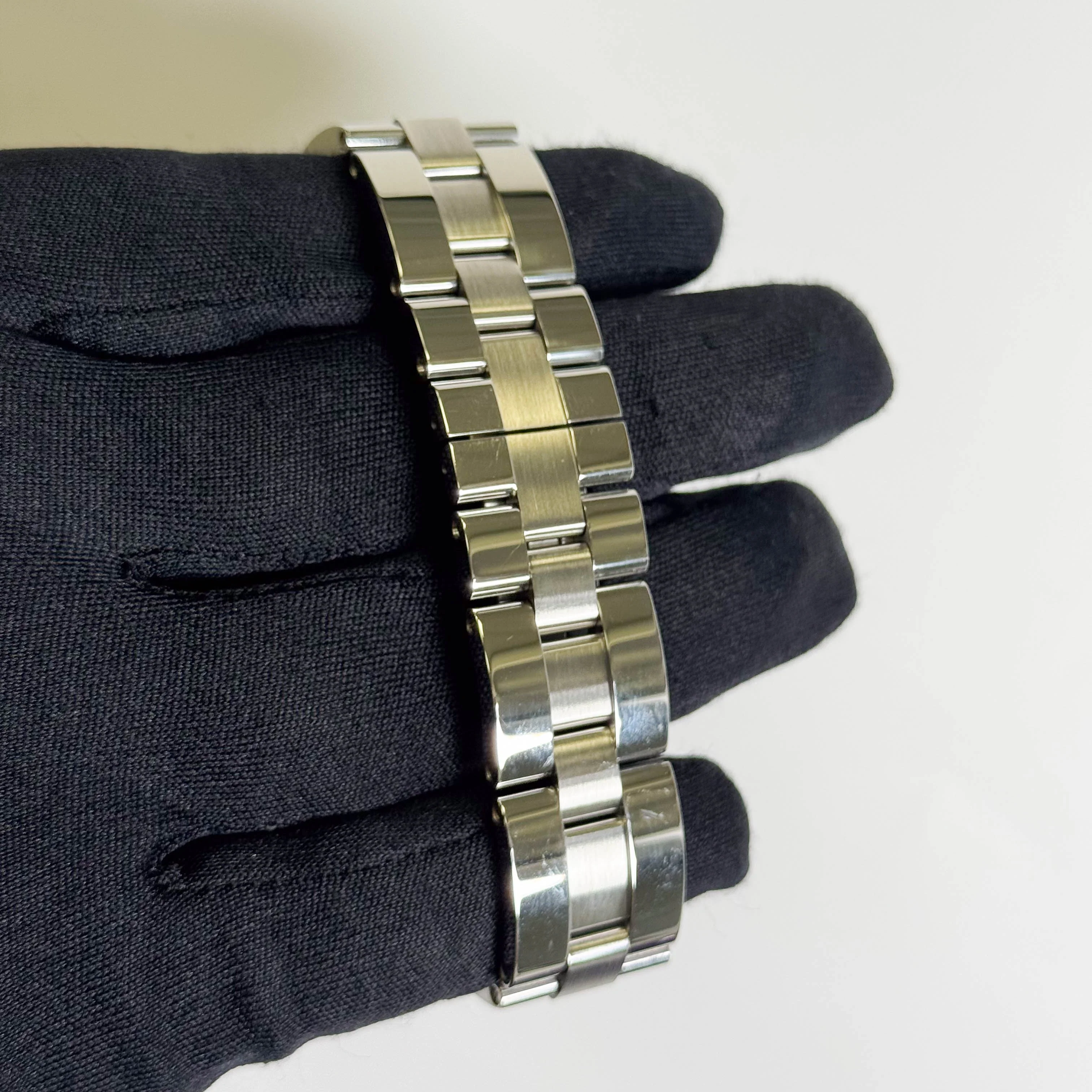 Cartier Roadster 48mm Silver Dial Watch Ref# W62019X6 - Image 4