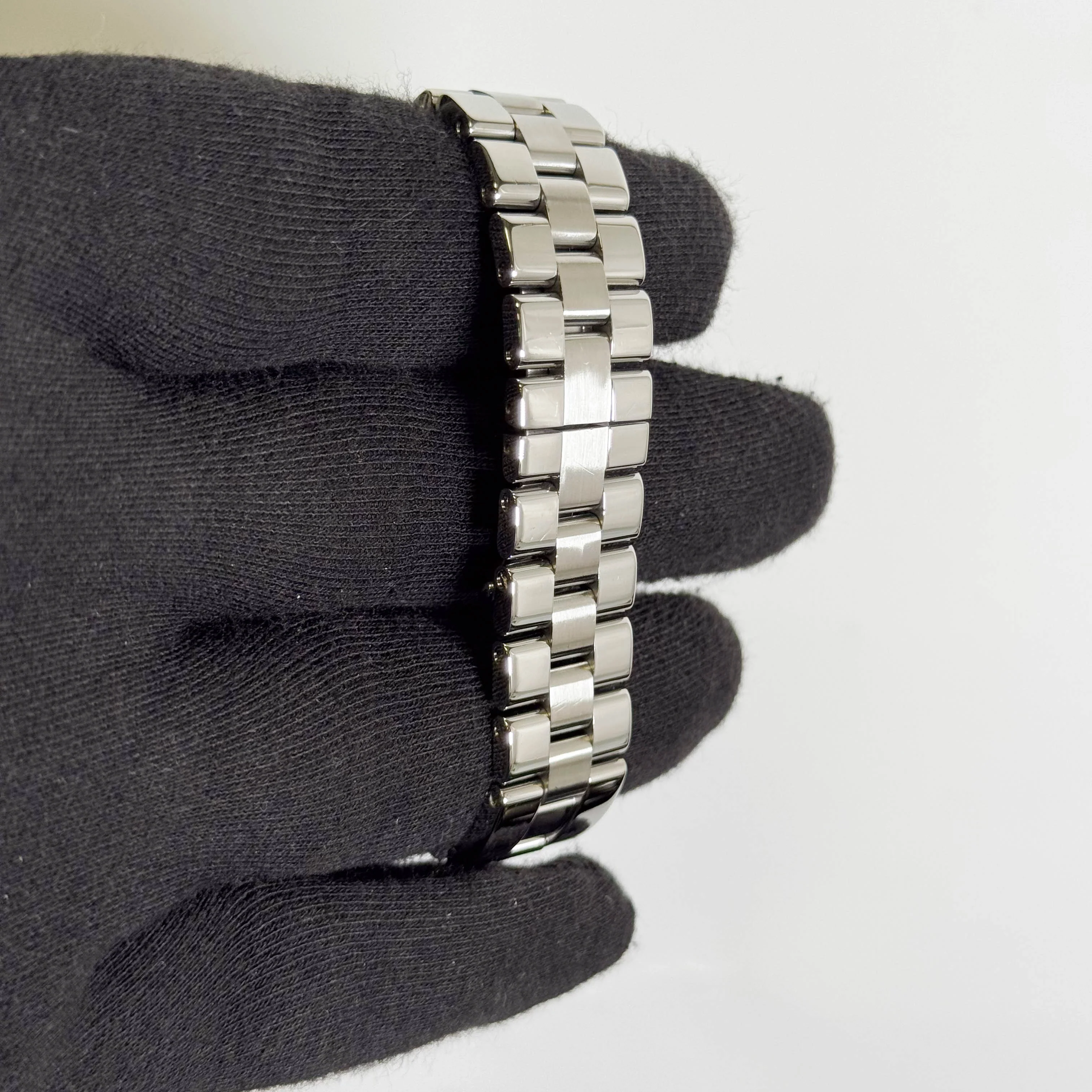 Cartier Roadster Stainless Steel 31mm Silver Dial Watch Ref# W62016V3 - Image 4