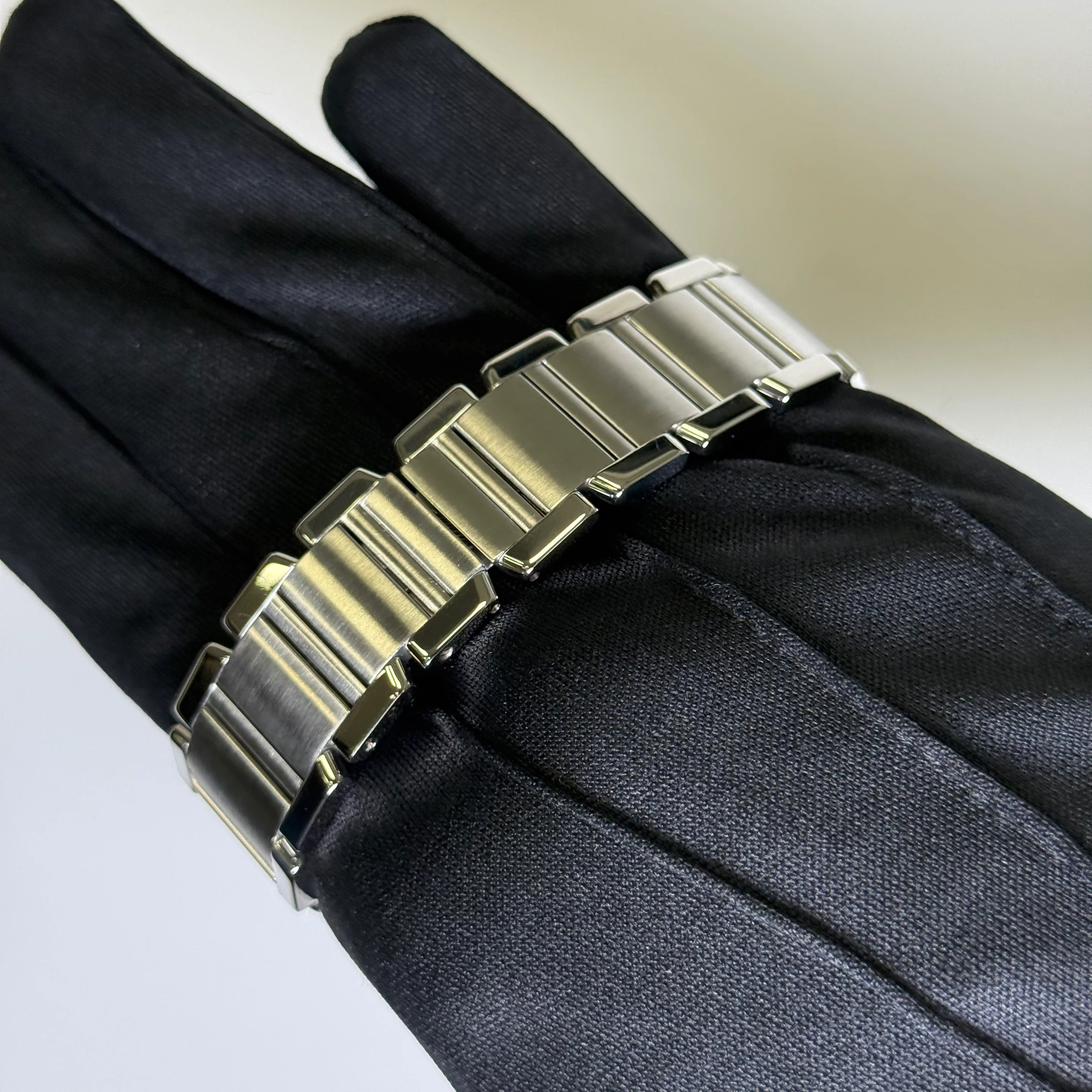 Cartier Tank 28mm White Dial Watch Ref# W51002Q3 - Image 4