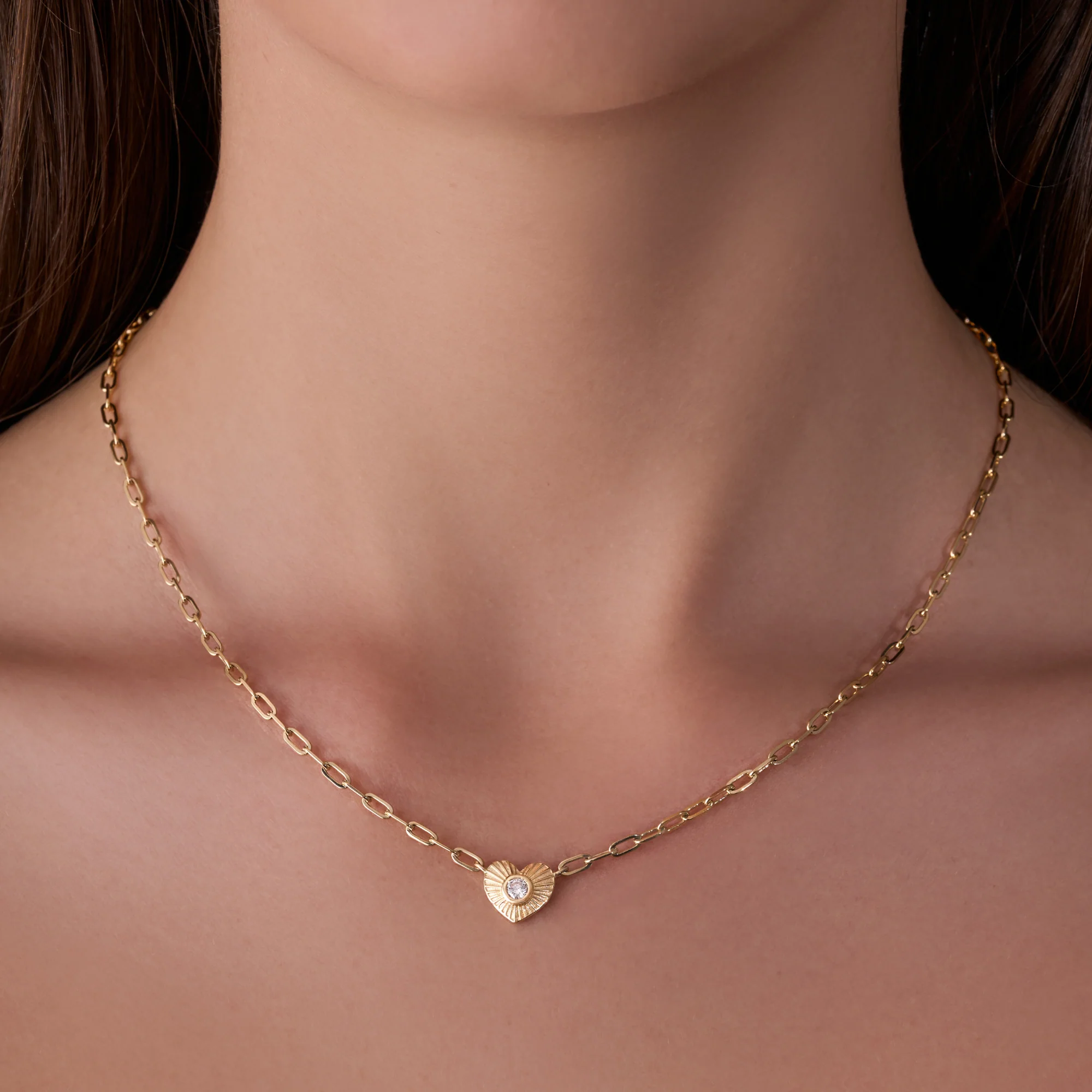 Diamond Fluted Heart Chain Necklace - Image 2