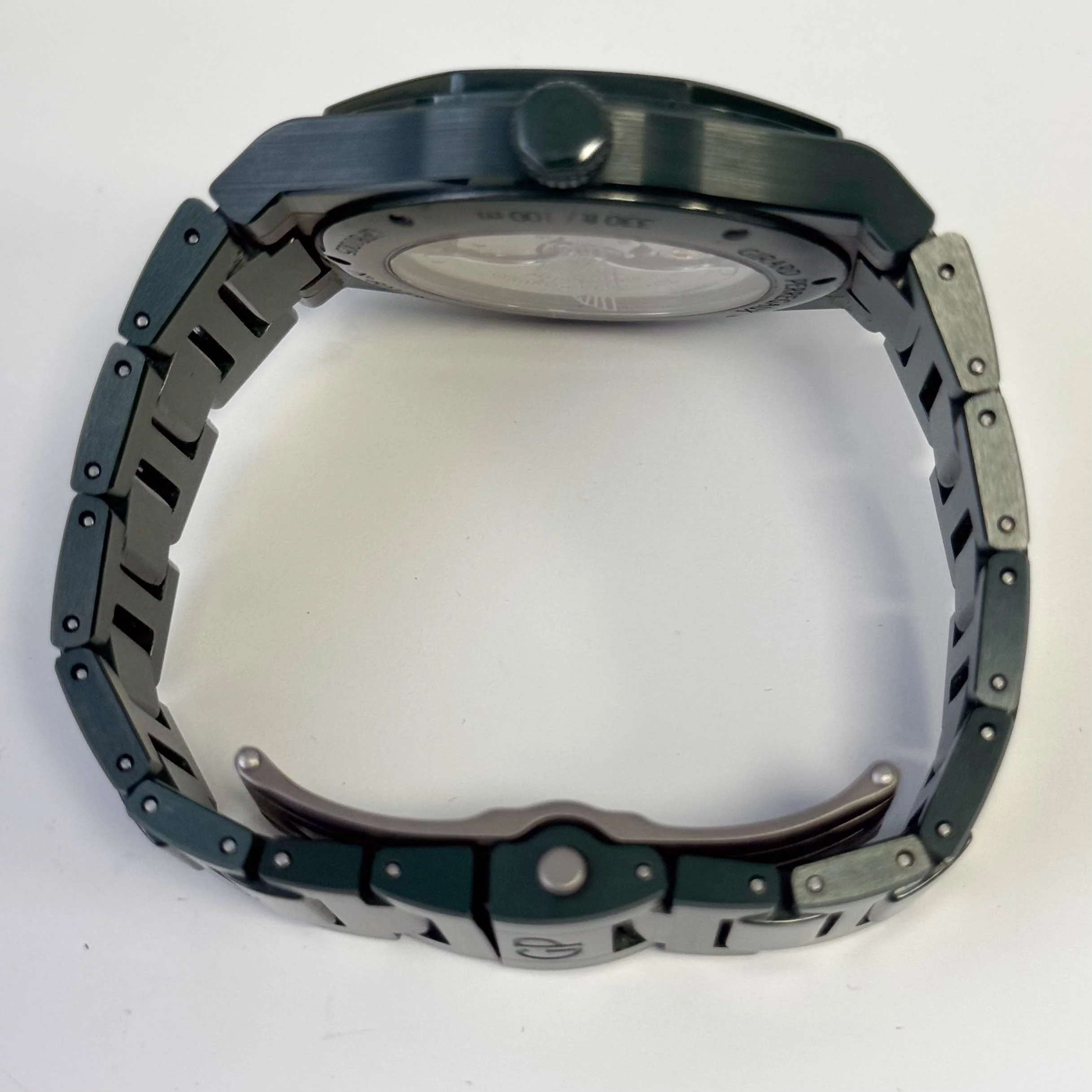 Girard Perregaux Laureato 38mm Green Dial Watch Ref# 81005-32-3080-1CX - Image 5