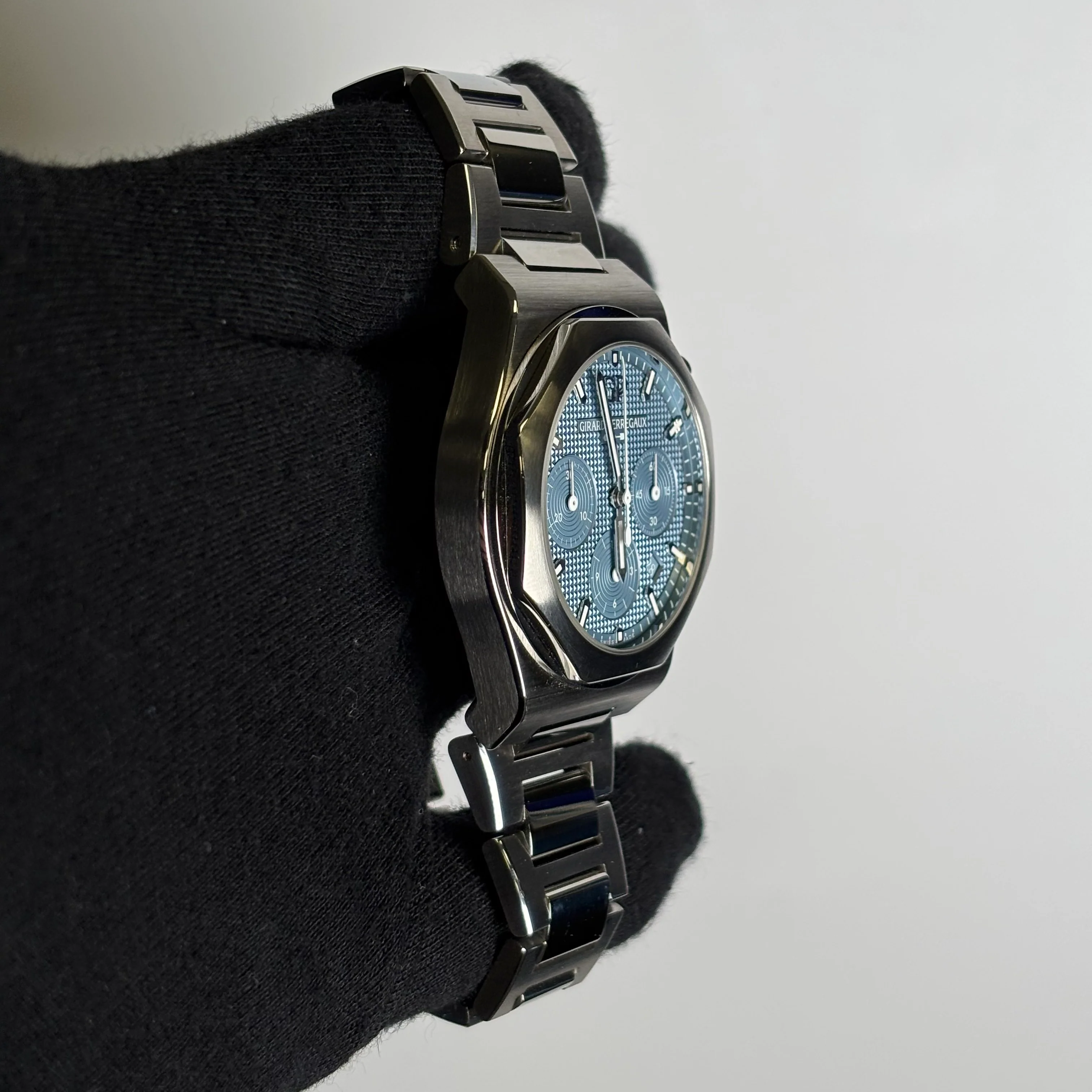 Girard Perregaux Laureato 42mm Blue Dial Watch Ref# 81020-11-3370-1GM - Image 3