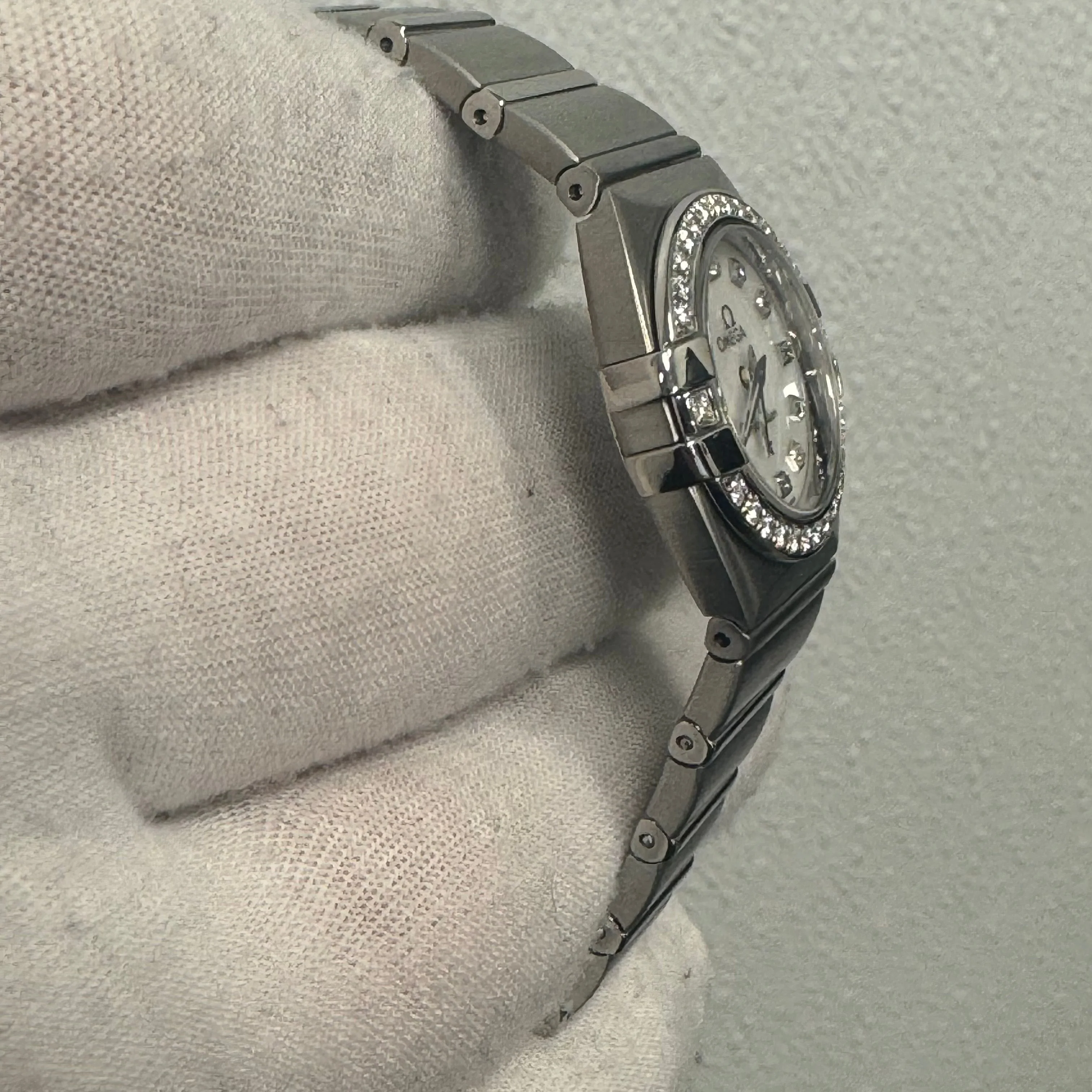 Omega Constellation 24mm MOP Dial Ref# 131.15.28.60.55.001 - Image 3