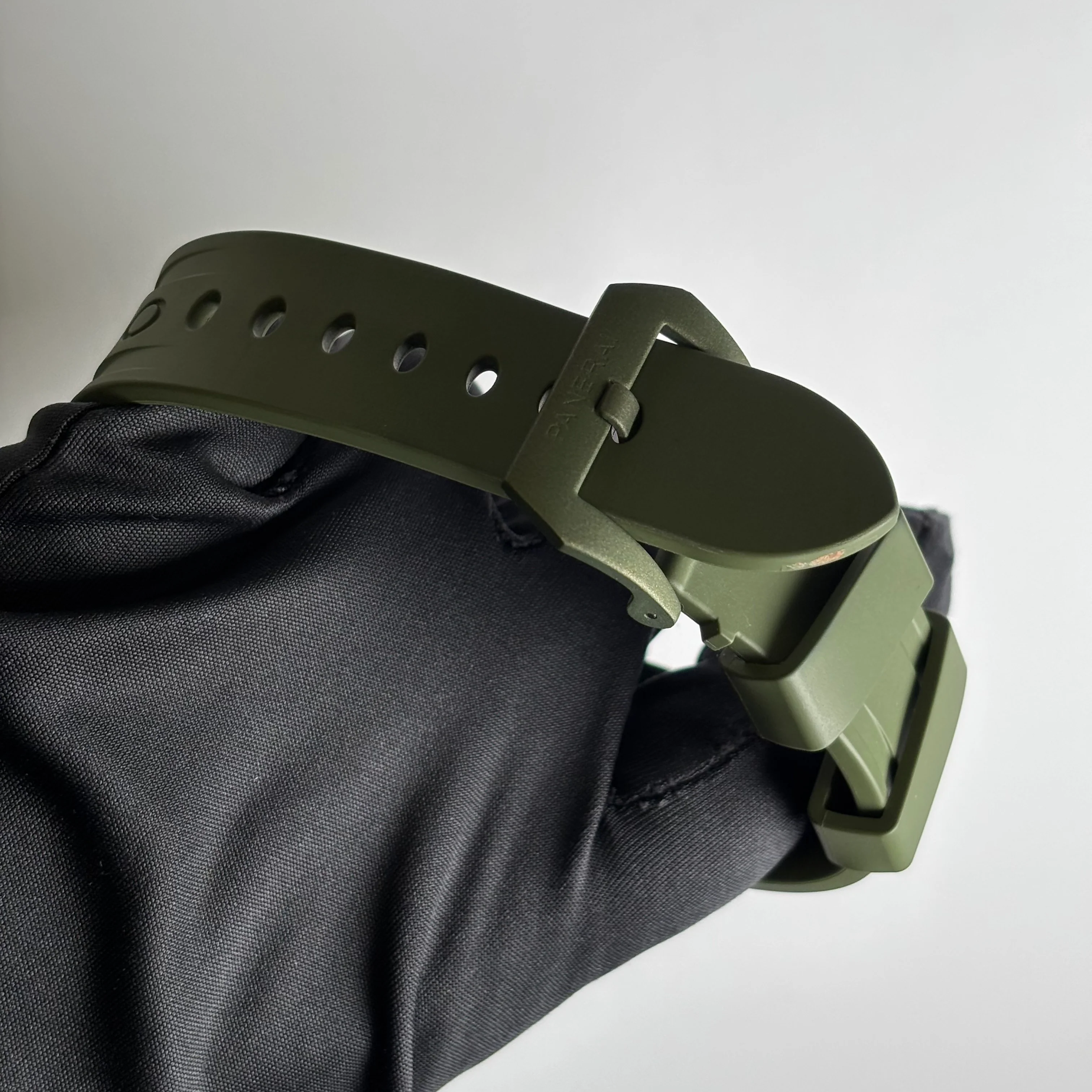 Panerai Luminor 44mm Black Dial Watch - Image 4