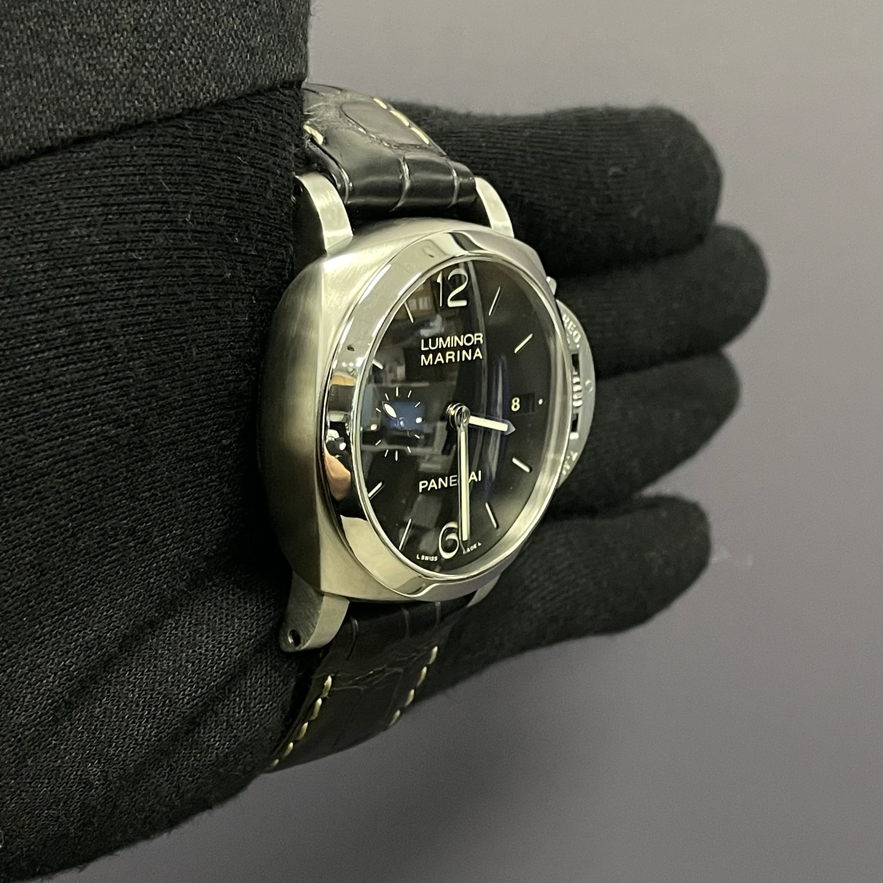 Panerai Luminor 42mm Black Dial Watch Ref# PAM00392 - Image 3