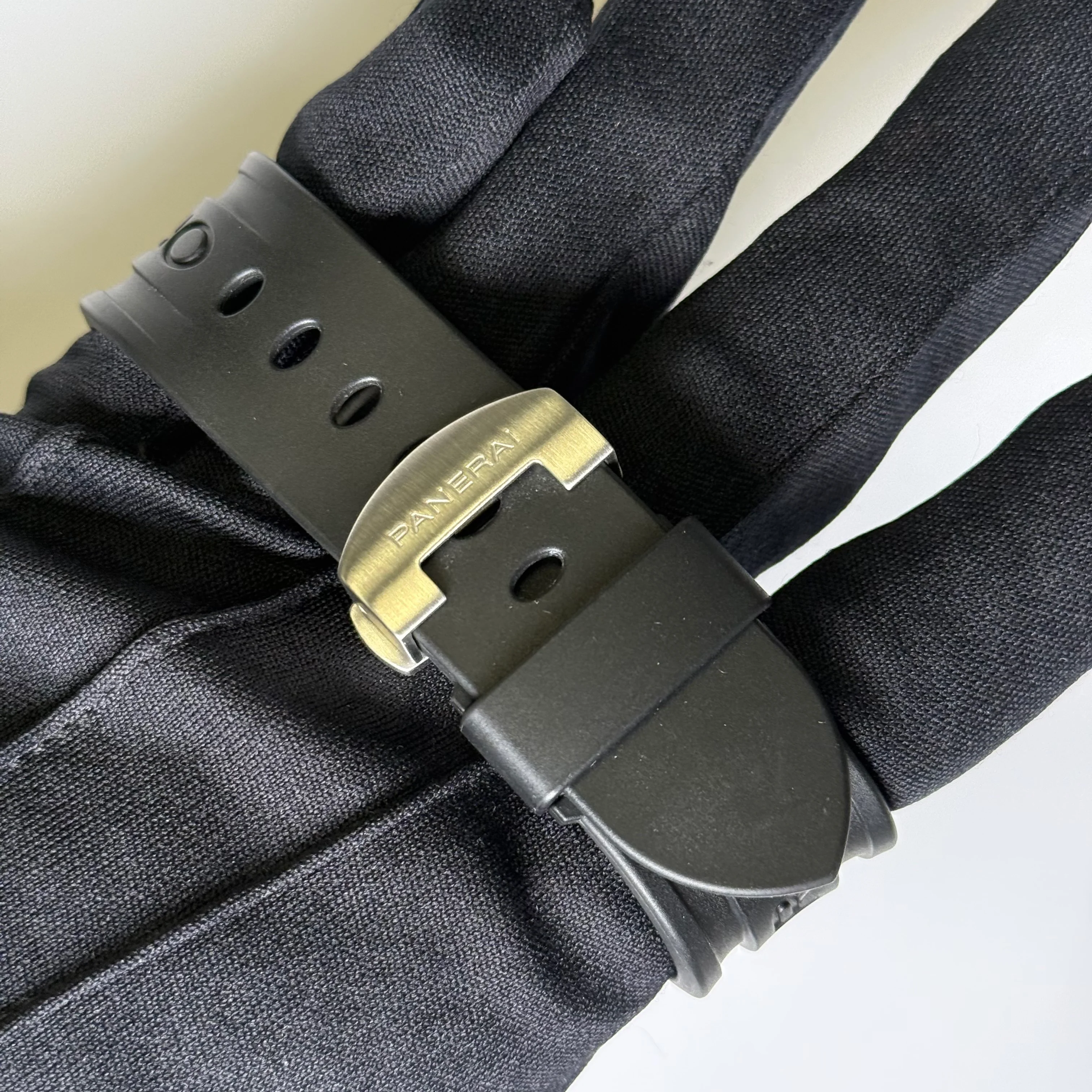 Panerai Luminor 44mm Black Dial Watch Ref# PAM00088 - Image 4