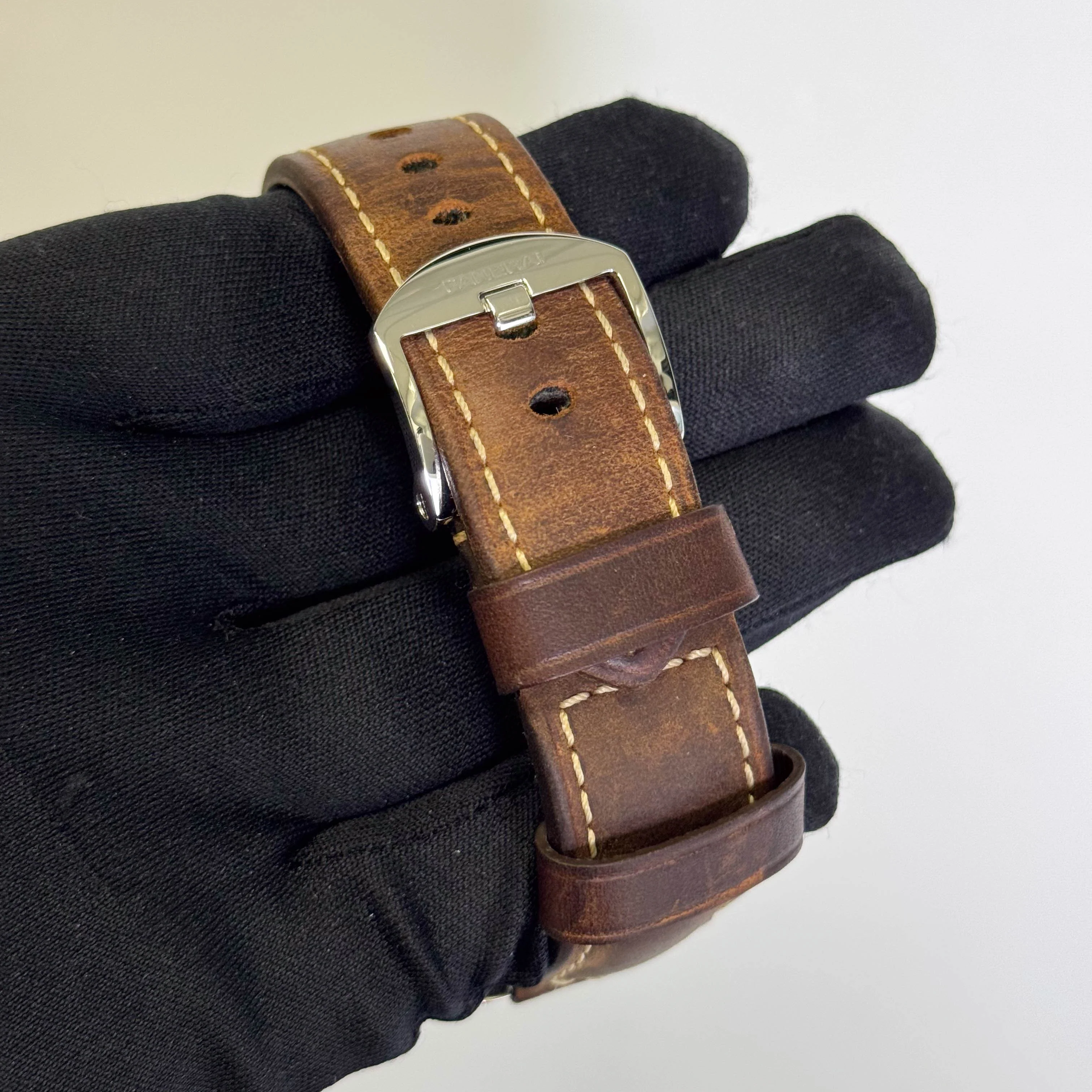 Panerai Luminor 44mm White Dial Watch Ref# PAM00113 - Image 4