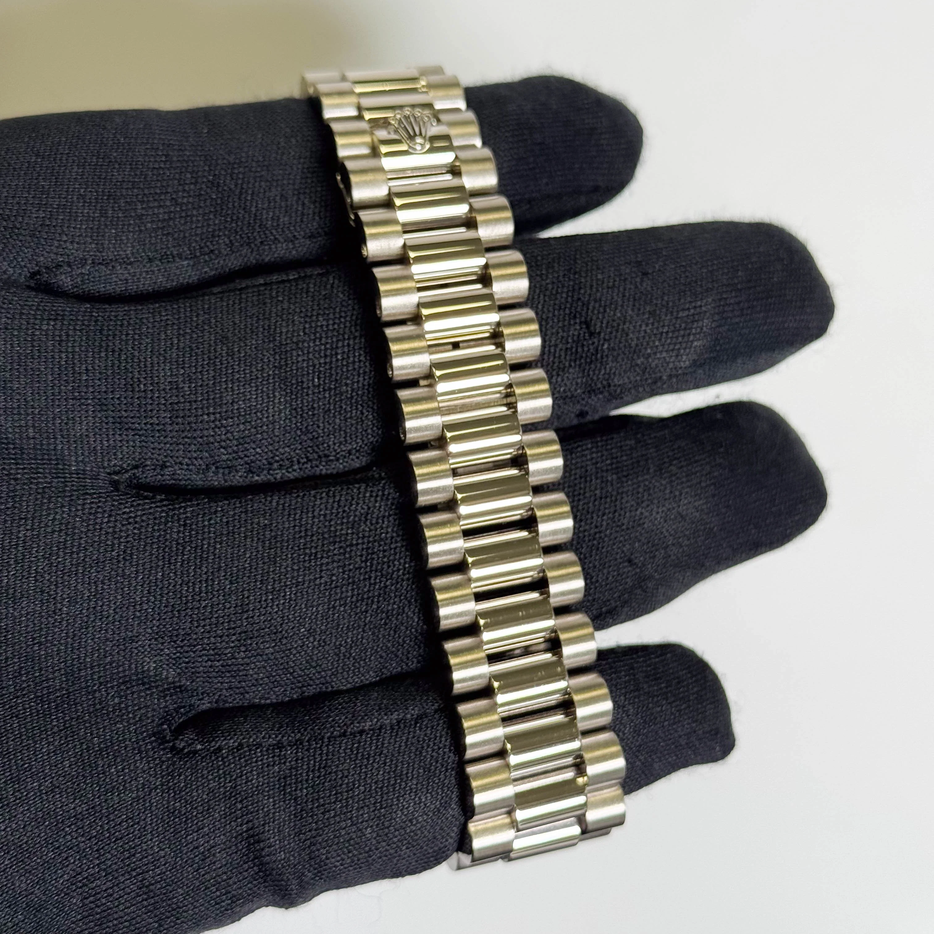 Rolex Day-Date Presidential 36mm Silver Roman Dial Watch Ref# M118239 - Image 4