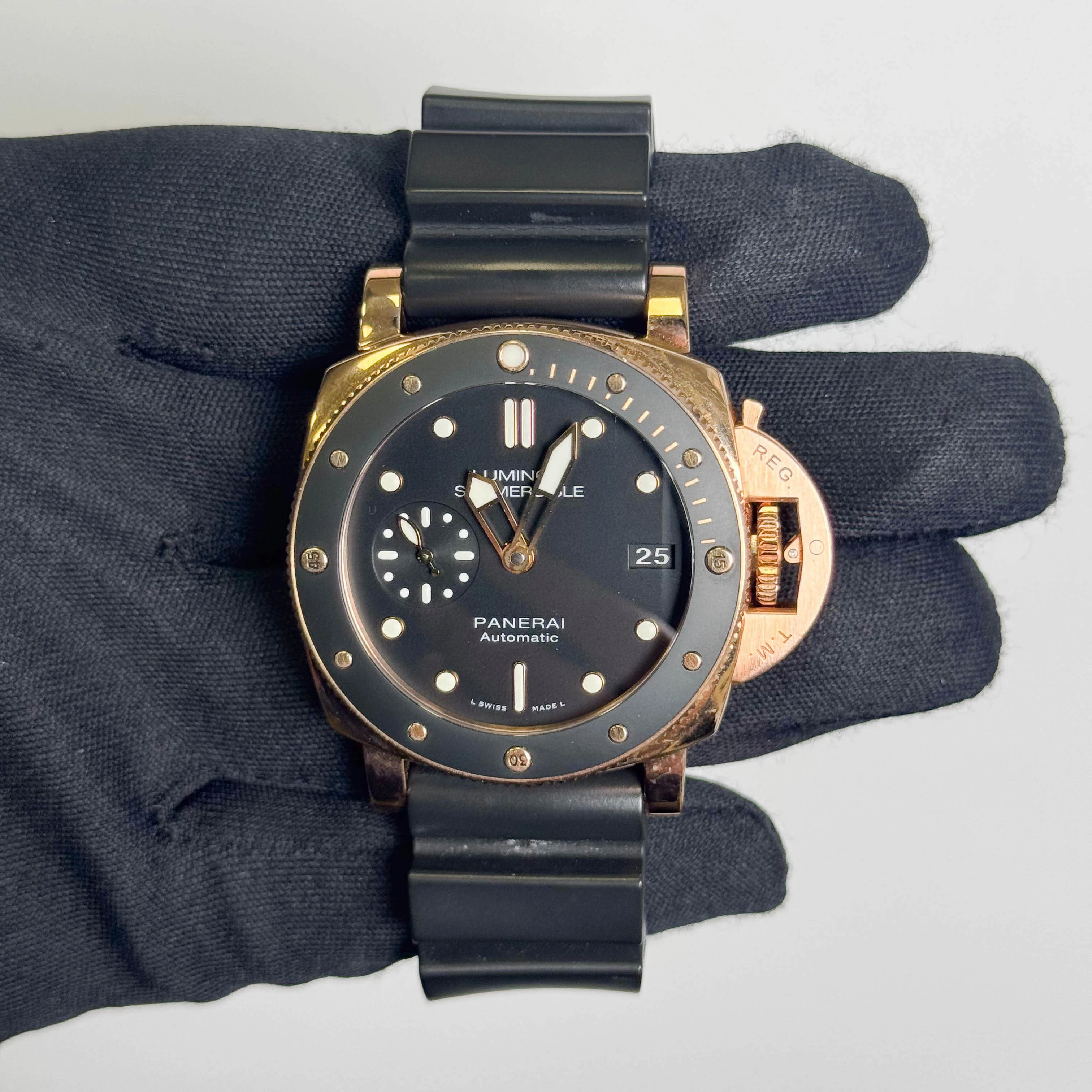 Panerai Luminor Submersible Oro Roso 42mm Black Dial Watch Ref# PAM00684 - Image 2