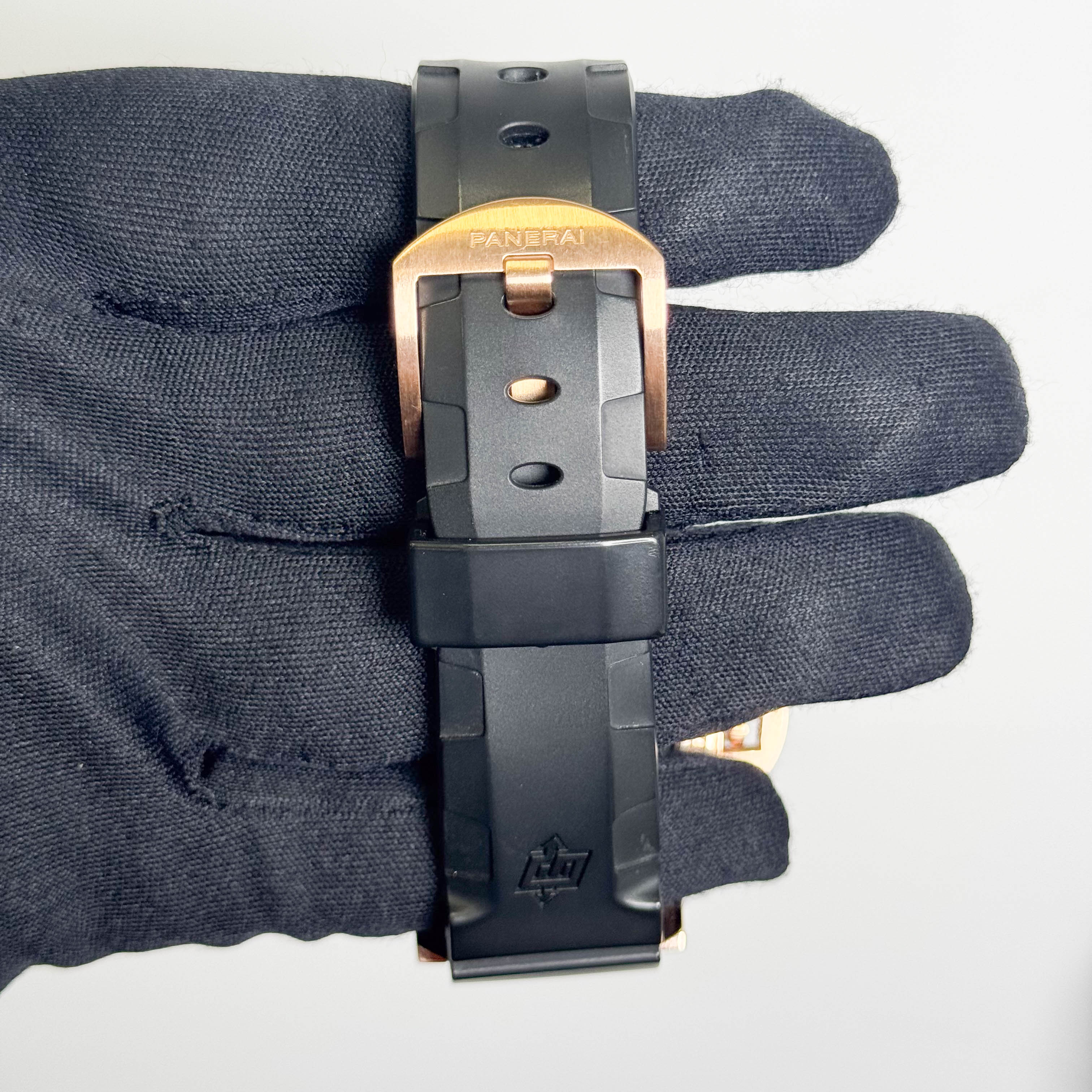 Panerai Luminor Submersible Oro Roso 42mm Black Dial Watch Ref# PAM00684 - Image 4
