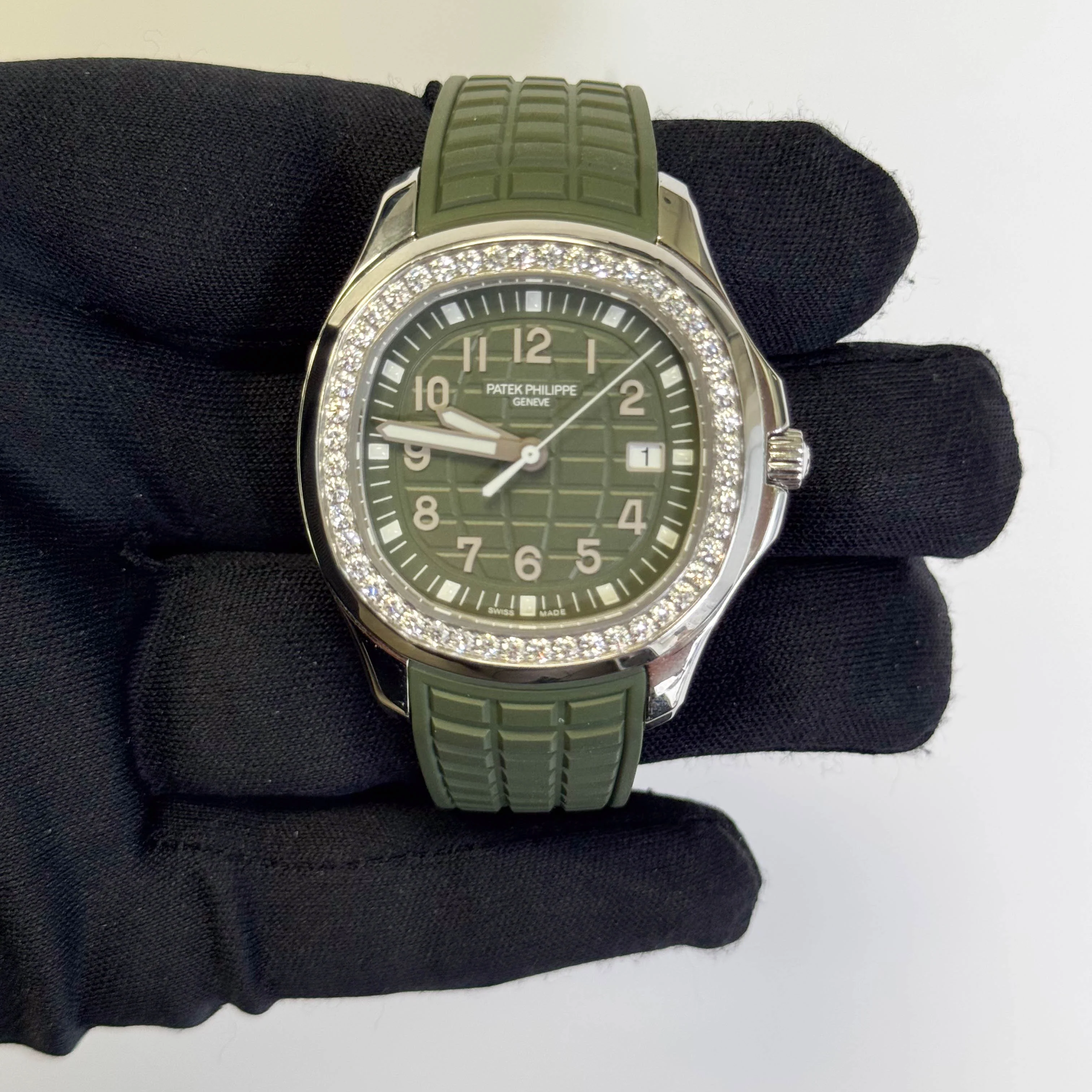 Patek Philippe Aquanaut 38.8mm Green Dial Watch Ref# 5267/200A-011 - Image 2