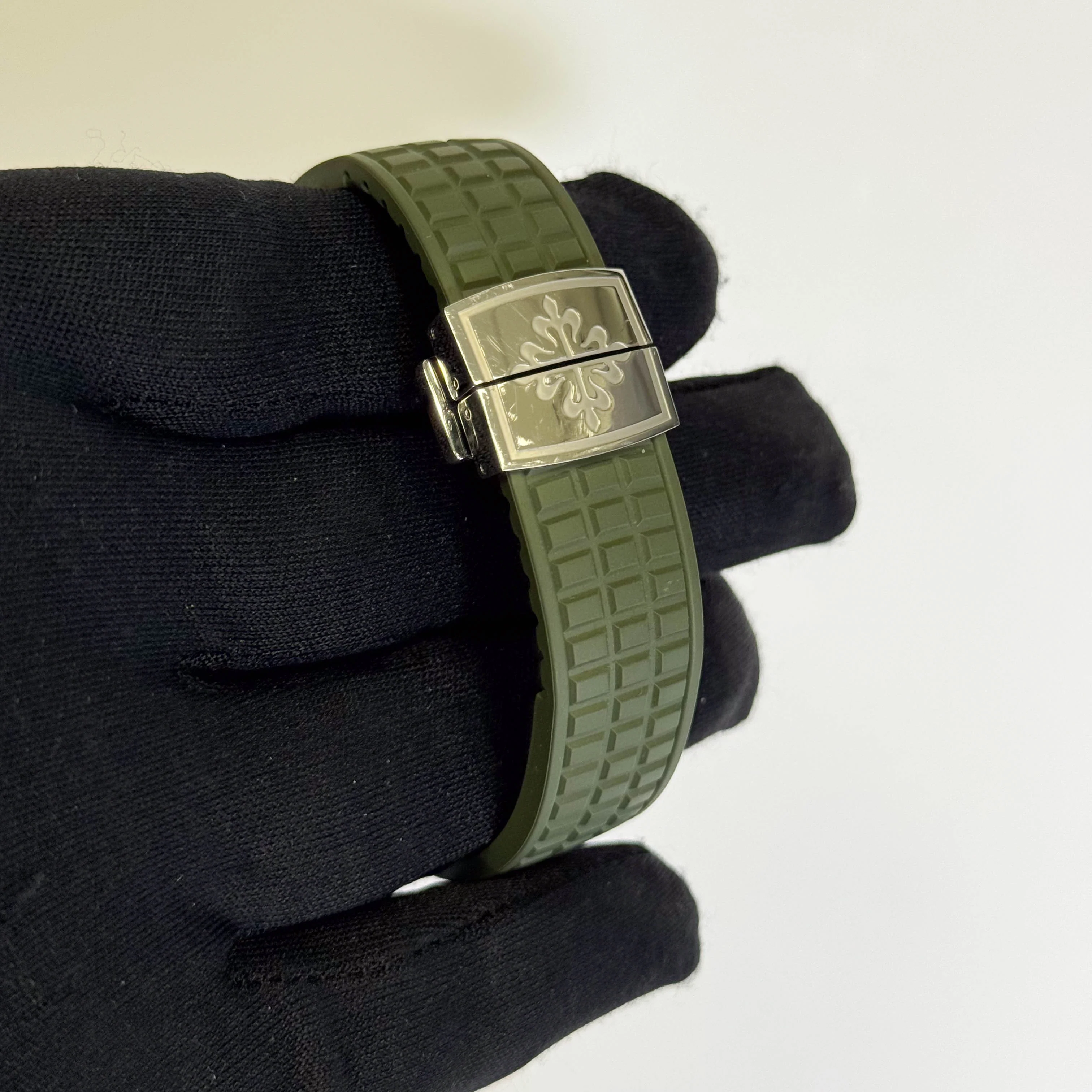 Patek Philippe Aquanaut 38.8mm Green Dial Watch Ref# 5267/200A-011 - Image 4