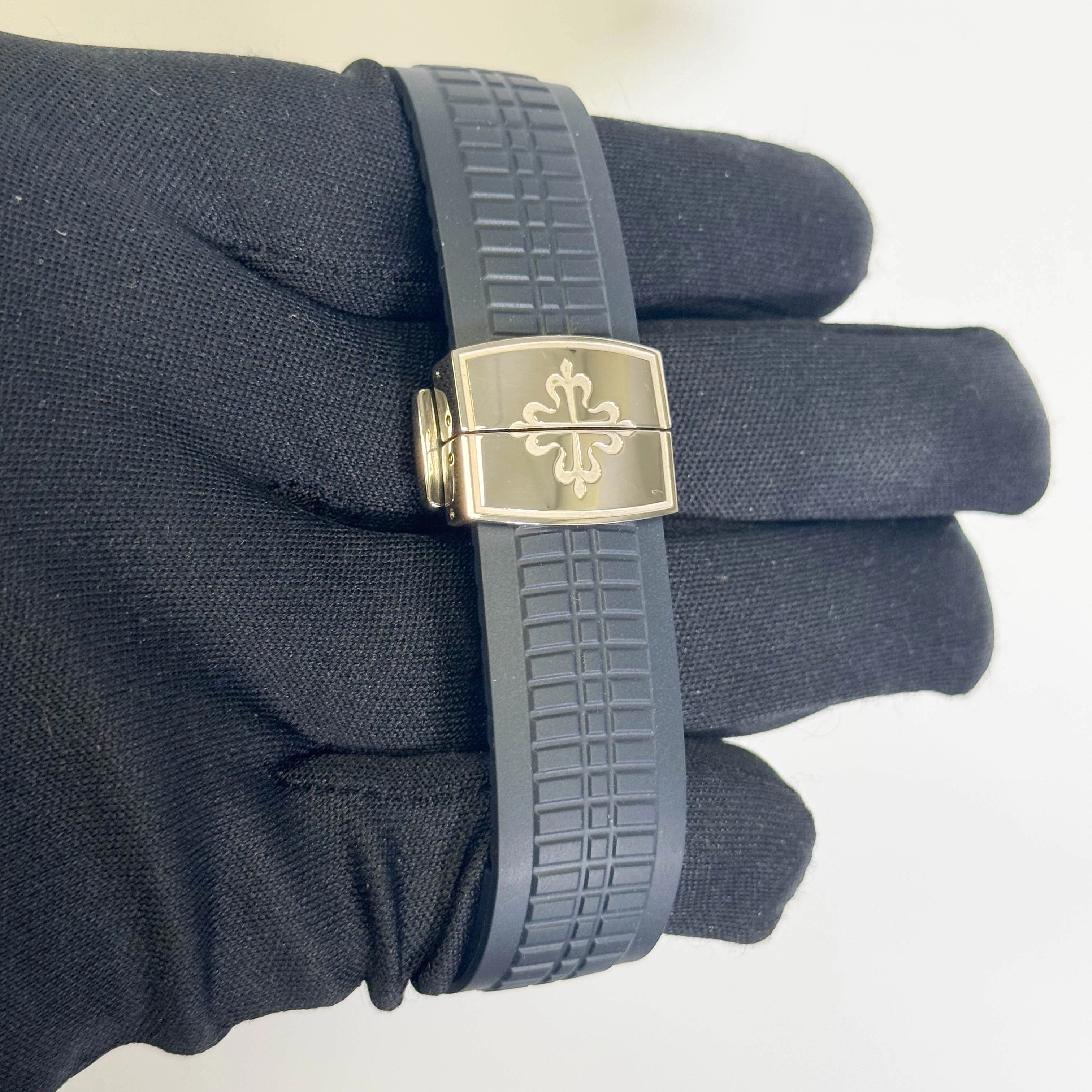 Patek Philippe Aquanaut 42mm Blue Dial Watch Ref# 5168G-001 - Image 4